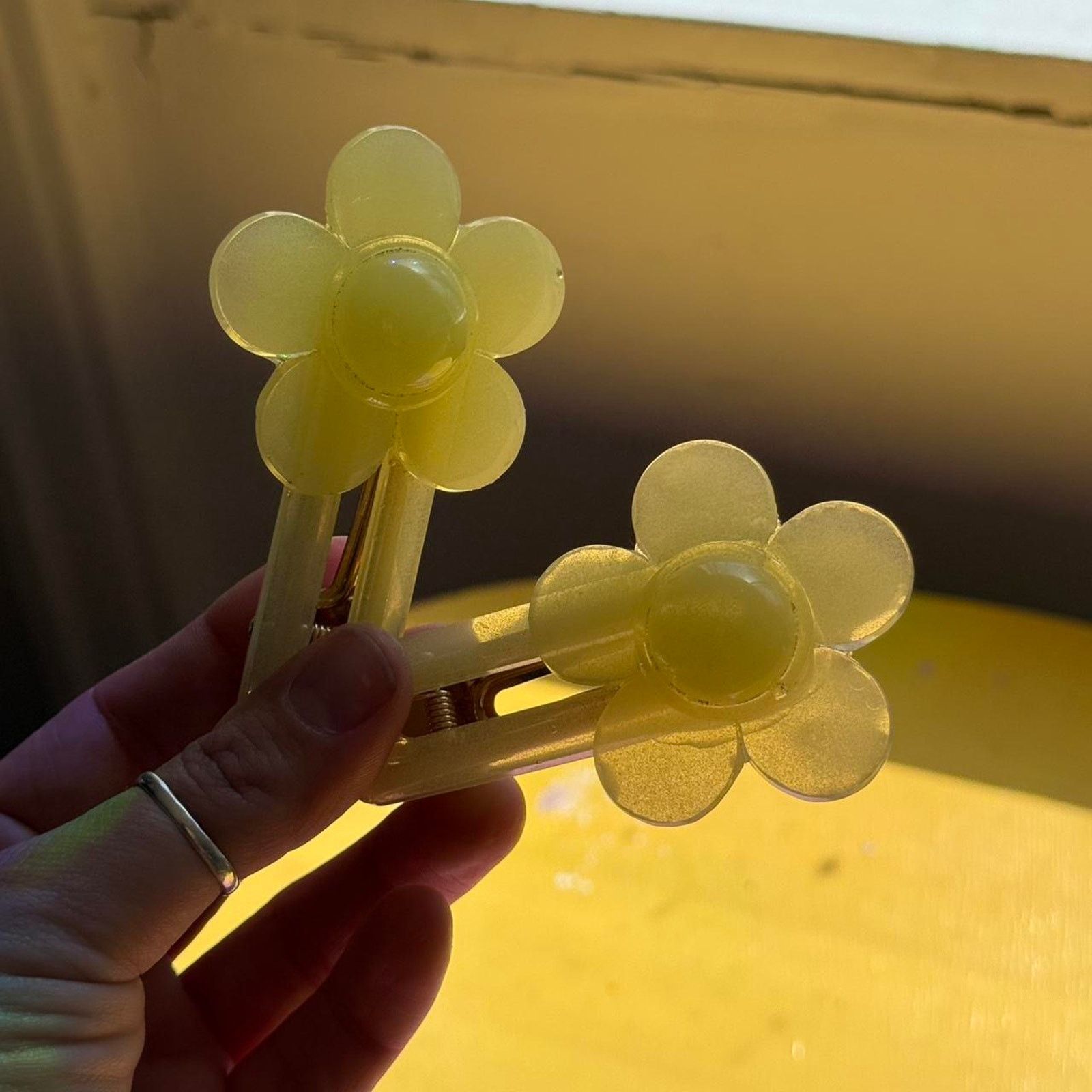 Other ✿ ⋆｡ Handmade Resin Daisy Hair Clips ⋆｡✿ Size ONE SIZE - 3 Thumbnail
