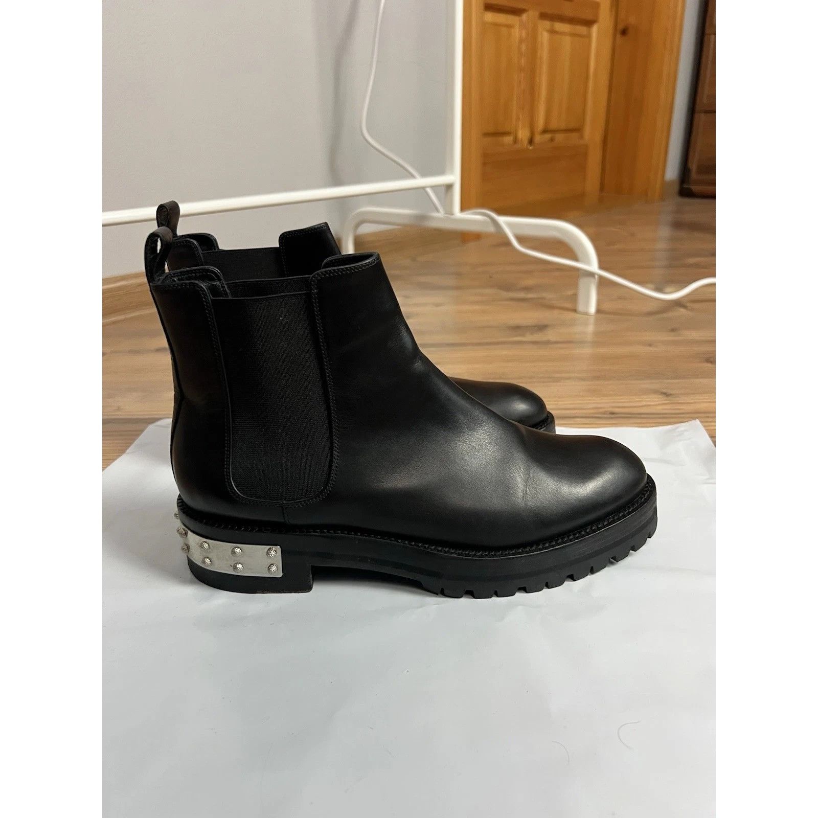 Alexander McQueen Alexander Mcqueen Hobnail Black Studded Leather Combat Ankle Size US 7 / IT 37 - 2 Thumbnail