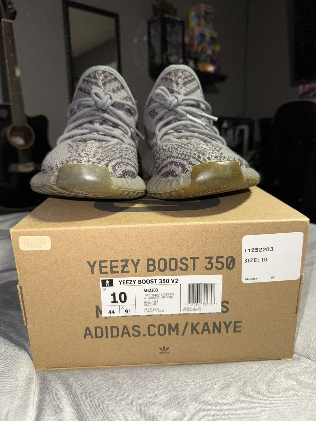 Yeezy adidas Yeezy Boost 350 V2 Beluga 2.0 Size US 10 / EU 43 - 3 Thumbnail
