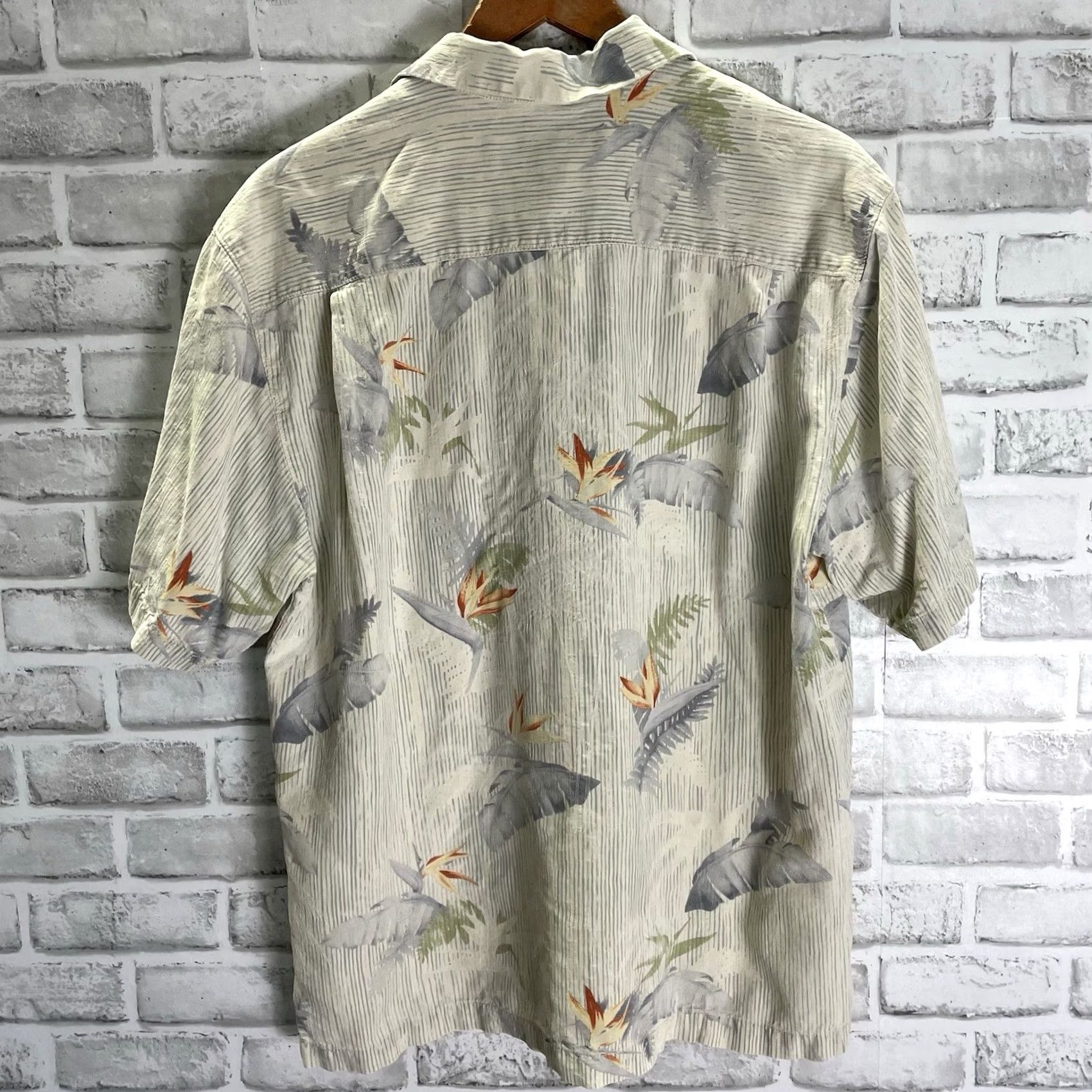 Tommy Bahama Tommy Bahama Hawaiian Shirt Mens M 100% Silk Floral Print Multicolor Short Sleeve Button-Up Size US M / EU 48-50 / 2 - 5 Thumbnail