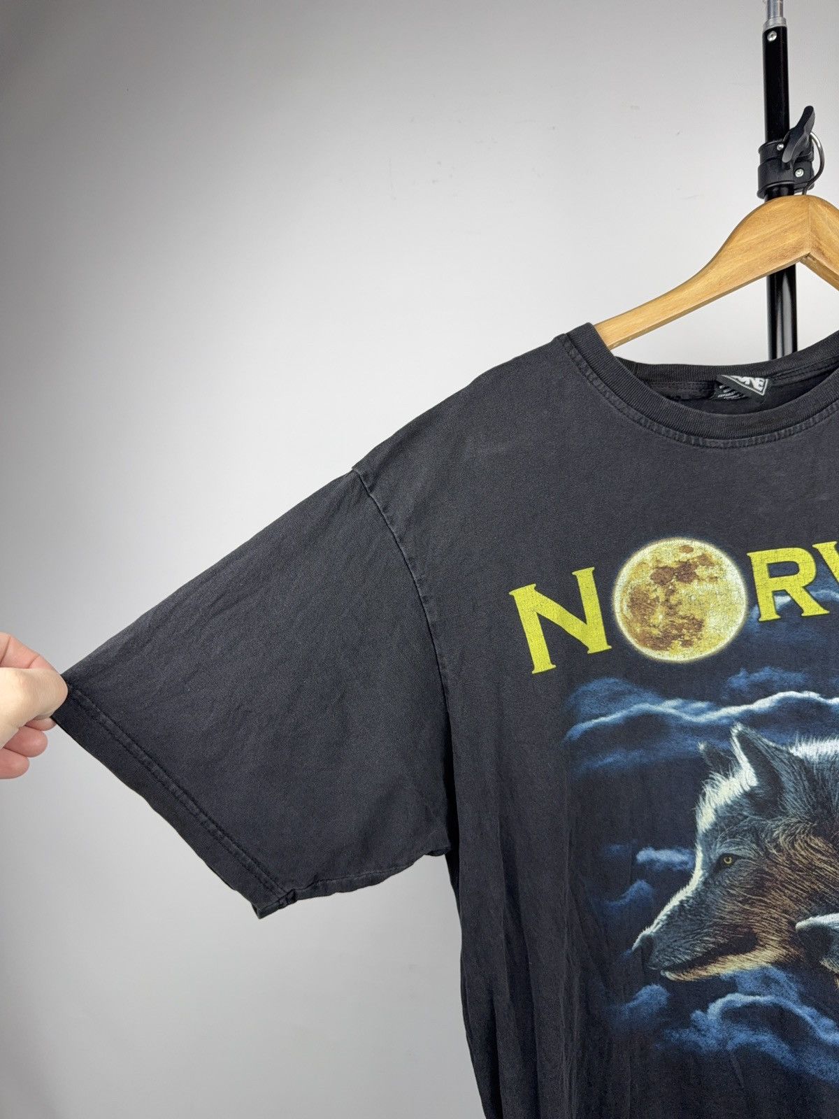 Vintage Vintage 90s Animal Native Norway Wolf Moon Graphic Tee Size US L / EU 52-54 / 3 - 3 Thumbnail