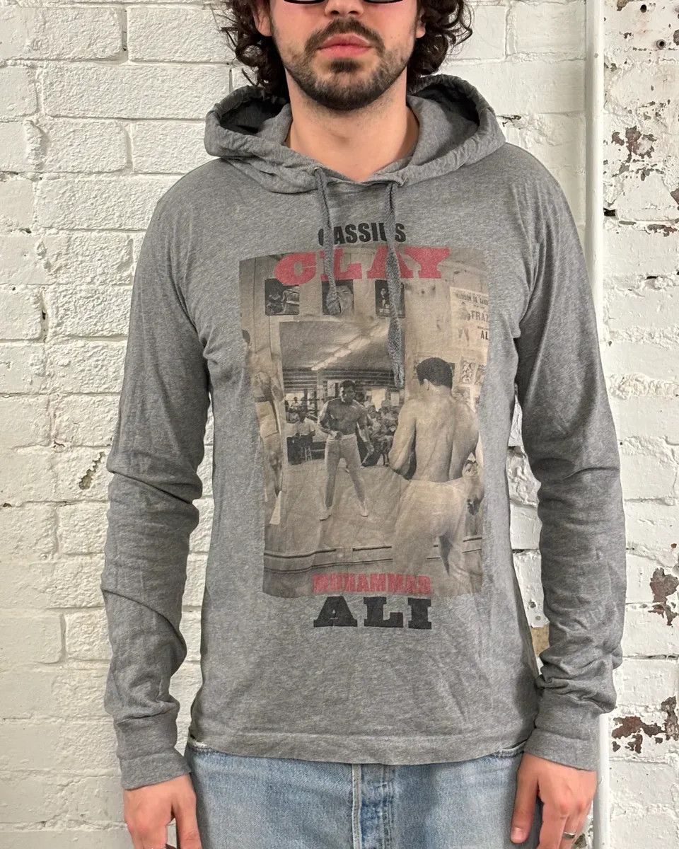 Dolce & Gabbana 2010s Dolce & Gabbana Grey Muhammad Ali Graphic Hoodie T-Shirt Size US M / EU 48-50 / 2 - 2 Thumbnail