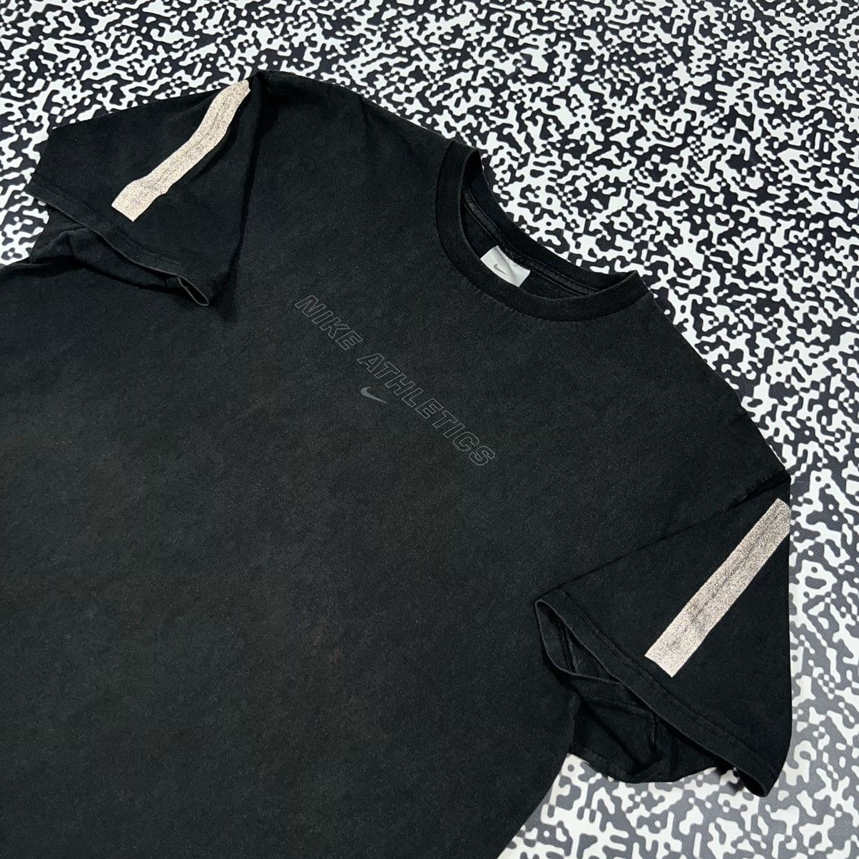 Nike Vintage 00s Nike Swoosh Logo Reflective Faded T-shirt Size US L / EU 52-54 / 3 - 5 Thumbnail