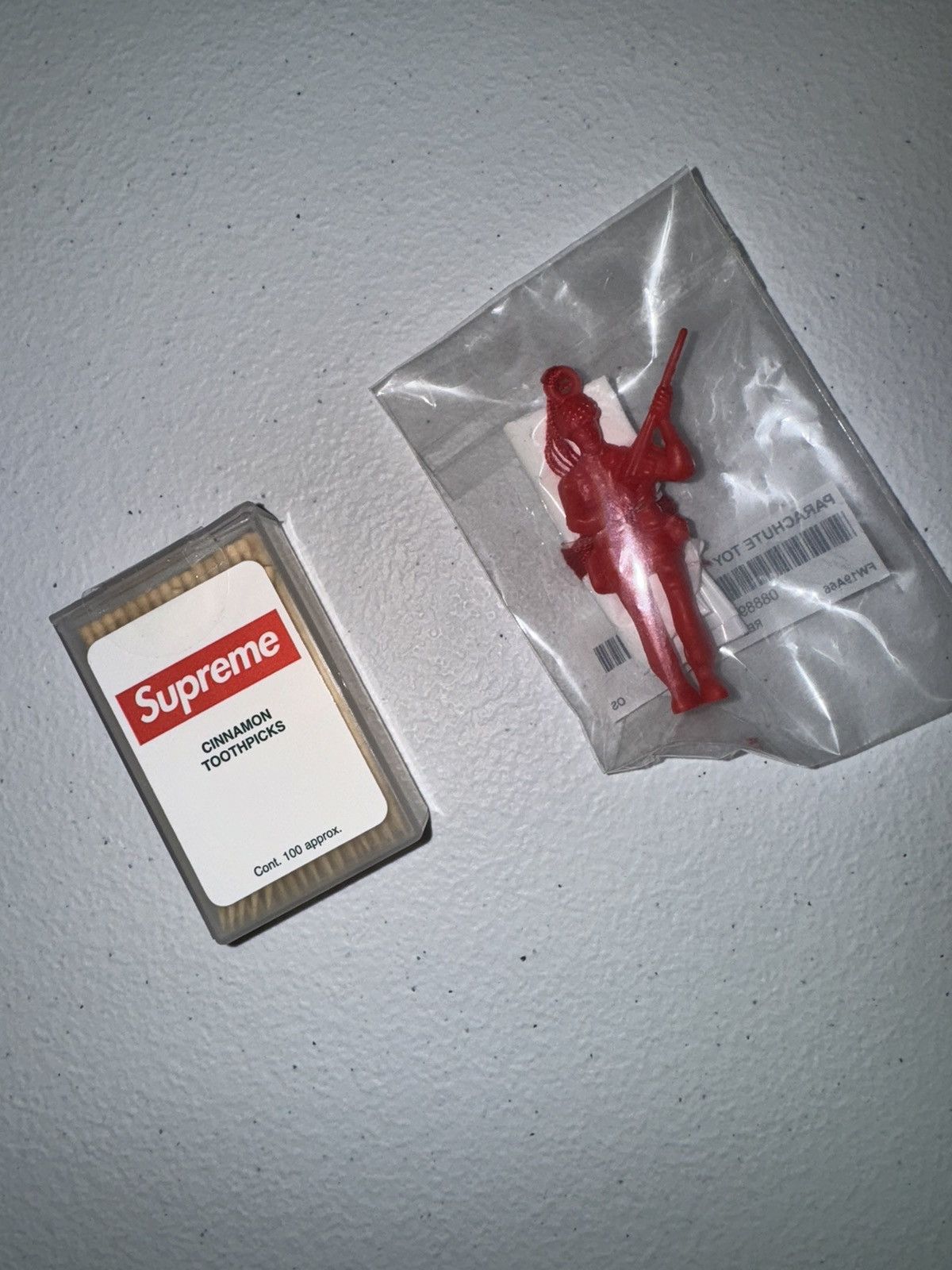 Supreme Mini Parachute Man FW19 & Supreme Toothpicks Size ONE SIZE - 1 Thumbnail