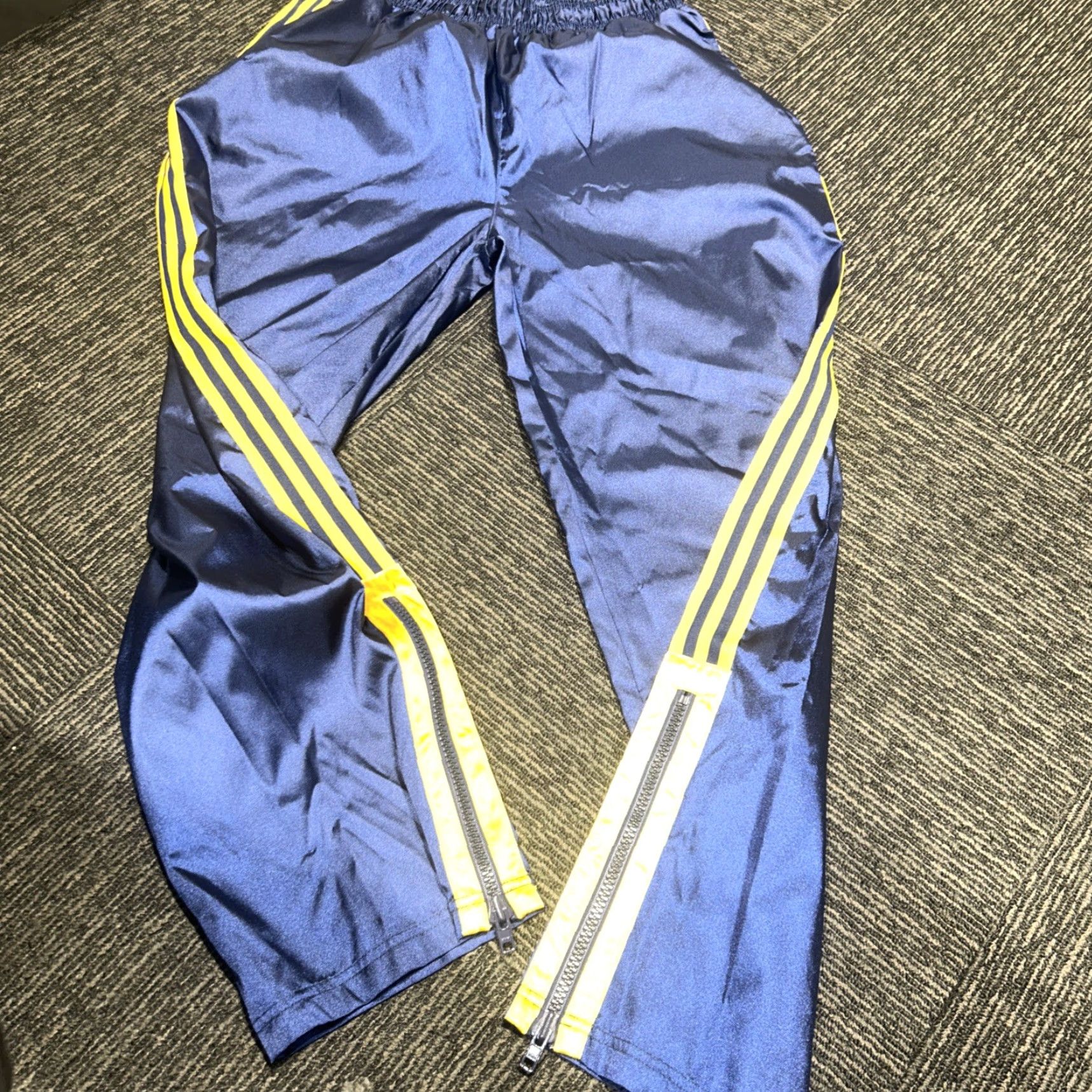 Adidas VINTAGE adidas Nylon Satin Blue Gold Basketball Pants XL Regular Men Striped Shine 90s Track Pants Size US 36 / EU 52 - 4 Thumbnail