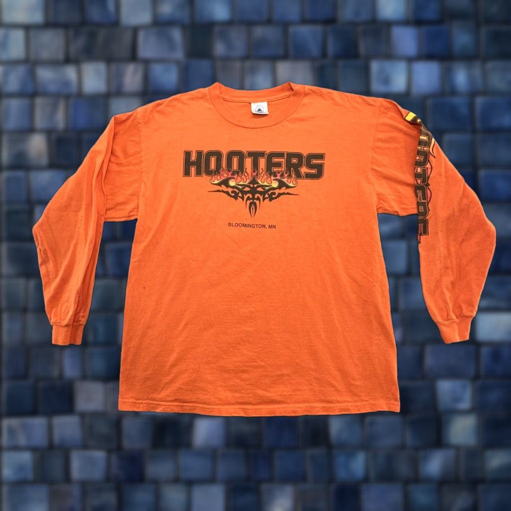 Delta VINTAGE 90’s Hooters Flames Graphic Long Sleeve Shirt Size Large Orange Delta Size US L / EU 52-54 / 3 - 1 Thumbnail