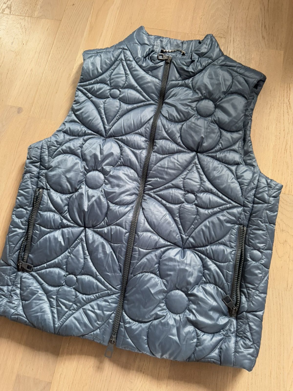 Louis Vuitton LOUIS VUITTON jacket gilet mongram flower study all photos Size US M / EU 48-50 / 2 - 9 Thumbnail