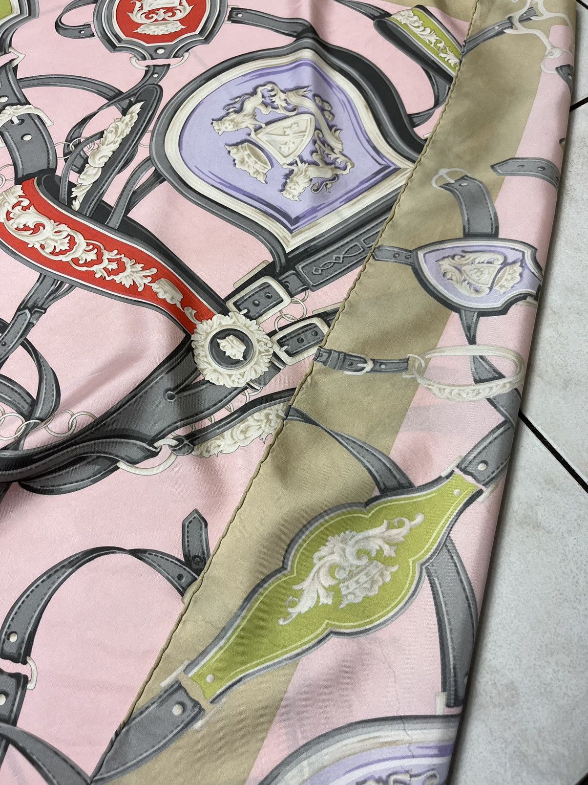 Aigner × Etienne Aigner × Vintage Vintage Aigner silk scarf Italy painted handkerchief Size ONE SIZE - 14 Thumbnail