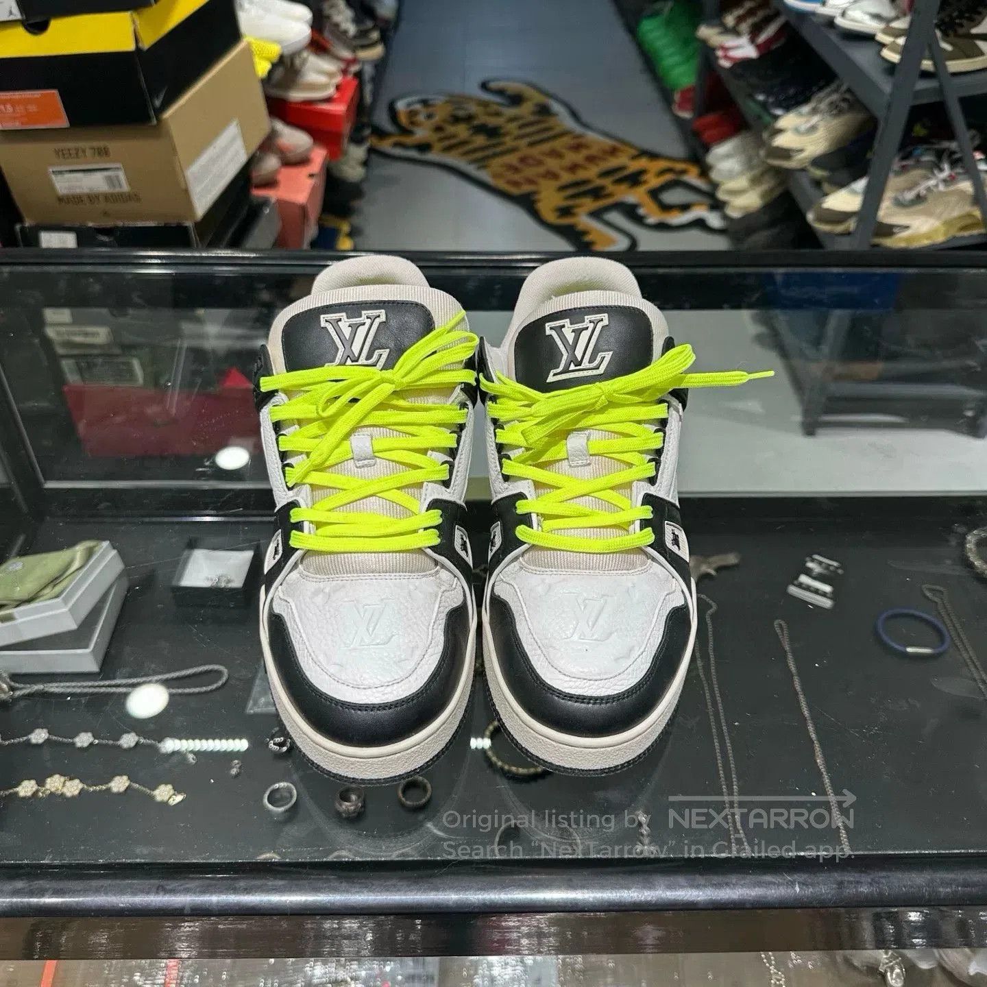 Louis Vuitton Louis Vuitton Trainer Black White Emboss. Size US 10.5 / EU 43-44 - 2 Thumbnail