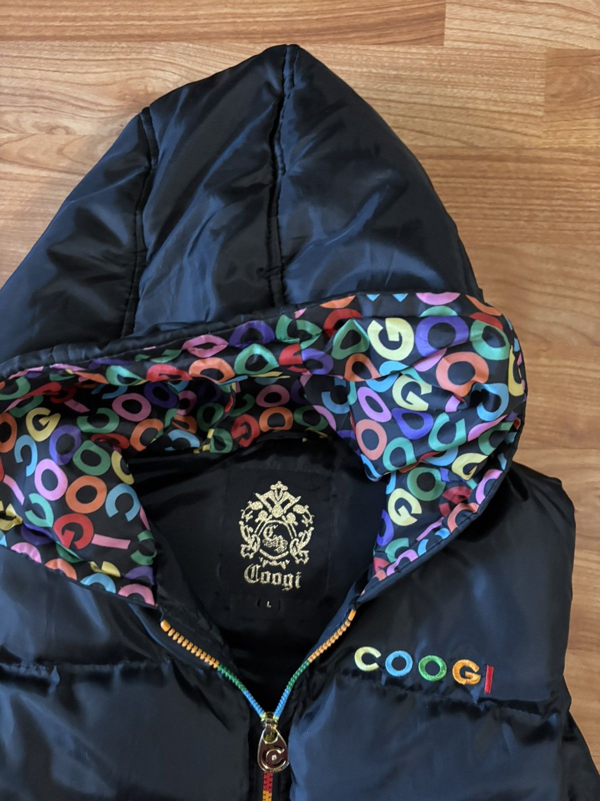 Coogi Vintage Coogi Sz l puffer vest with rainbow logo and hood Size US L / EU 52-54 / 3 - 1 Thumbnail