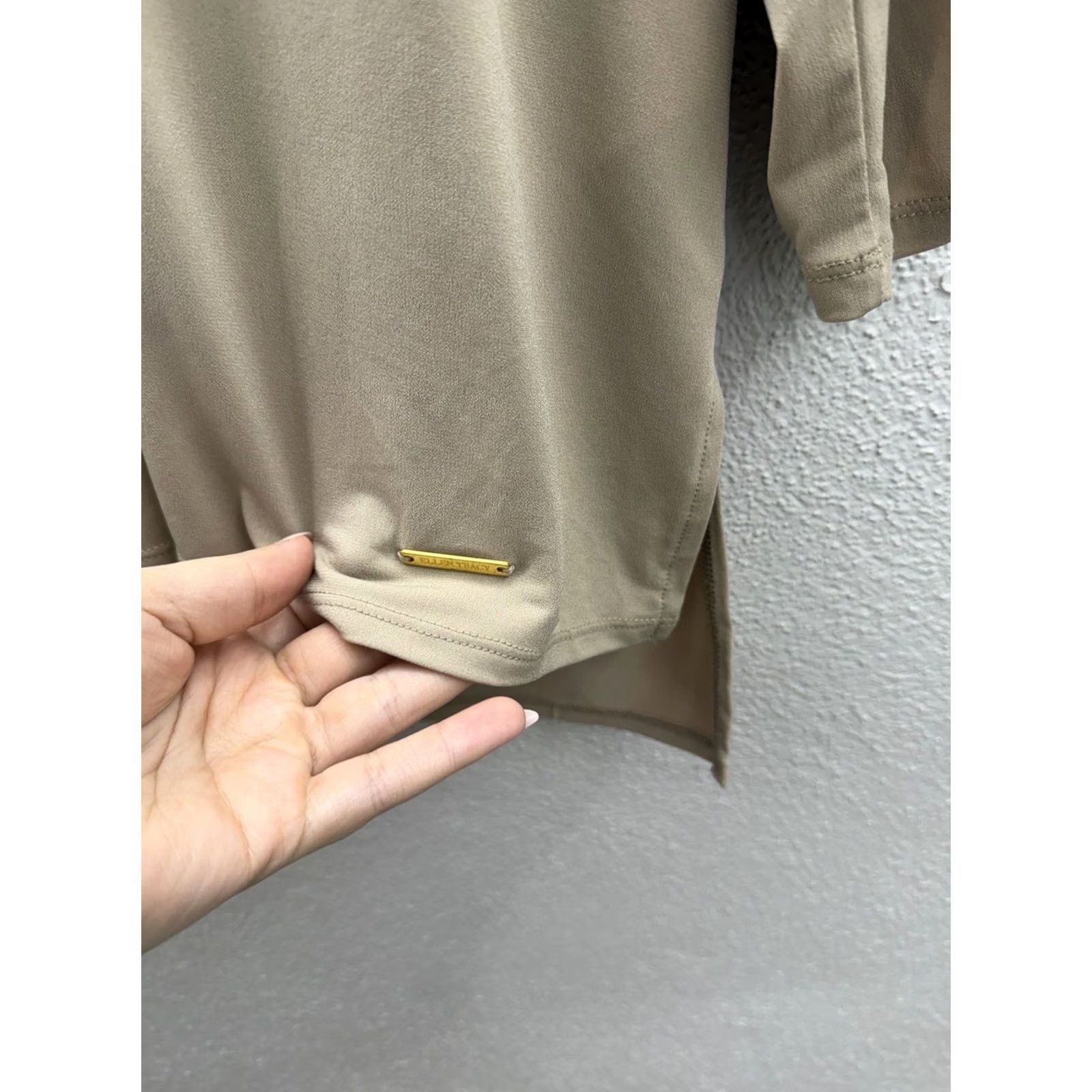 Ellen Tracy Ellen Tracy Blouse Womens Size Large Tan 3/4 Sleeve V-Neck Zipper Size L / US 10 / IT 46 - 5 Thumbnail