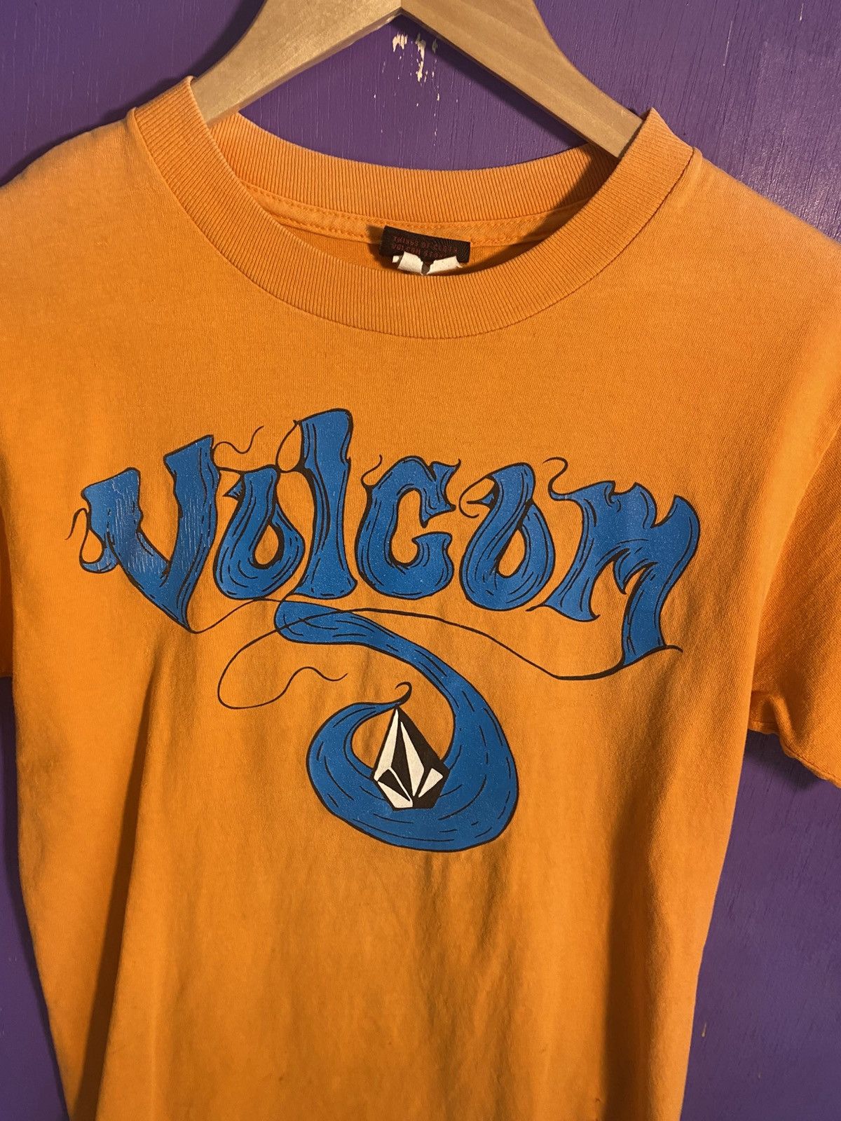Vintage × Volcom Vintage Y2K Volcom tattoo style logo t-shirt Size US S / EU 44-46 / 1 - 3 Thumbnail