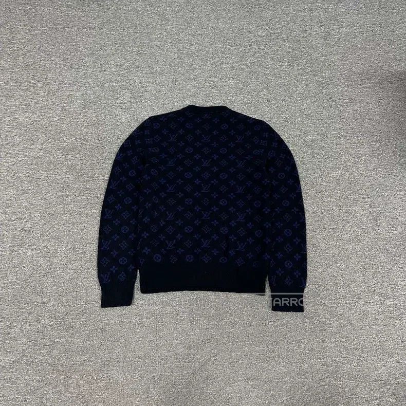 Louis Vuitton Louis Vuitton Cashmere sweater with full print on the back Size US XS / EU 42 / 0 - 2 Thumbnail