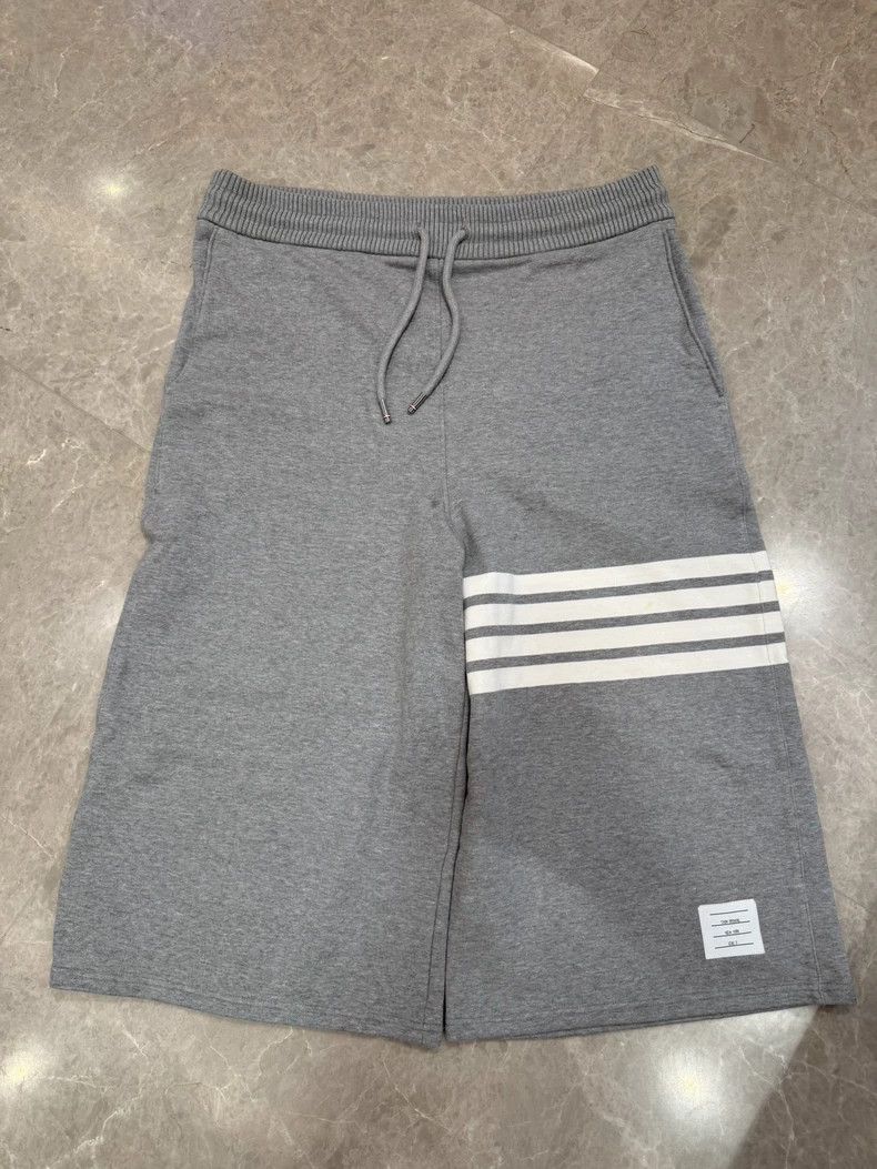 Thom Browne Thom Browne size5 Grey striped shorts Size US 29 - 1 Thumbnail