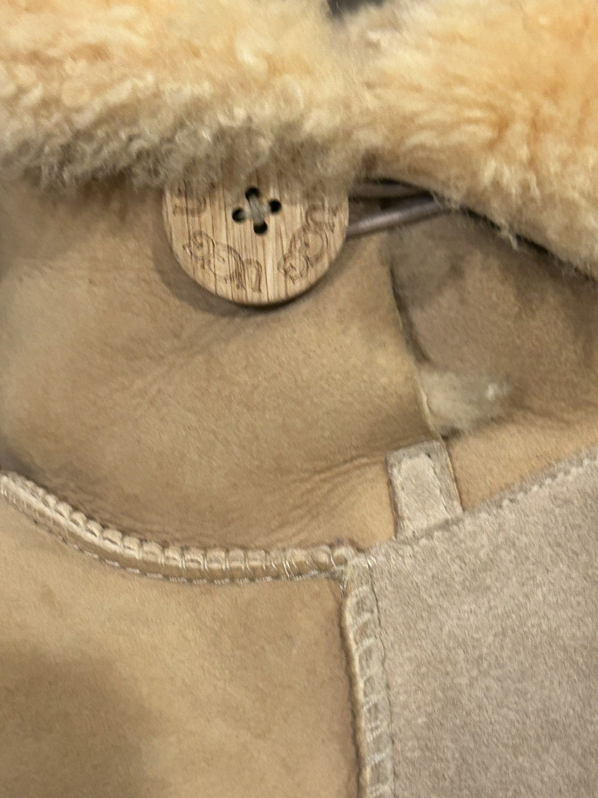 Ugg UGG Women's Bailey Button Size US 7 / IT 37 - 11 Thumbnail