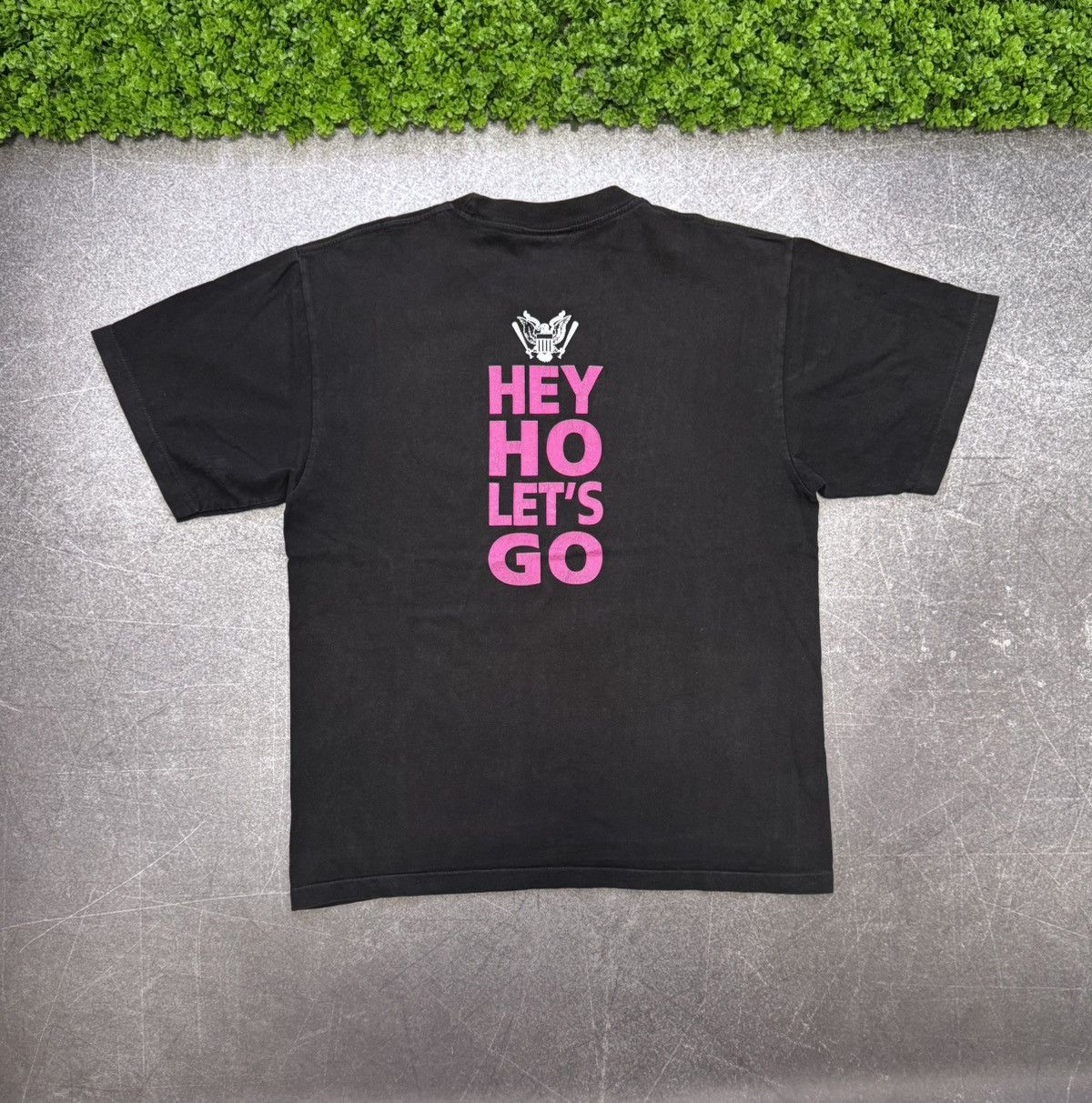 Band Tees VINTAGE 90S RARE RAMONES HEY HO Lets GO TOUR T SHIRT Rock Size US L / EU 52-54 / 3 - 2 Thumbnail