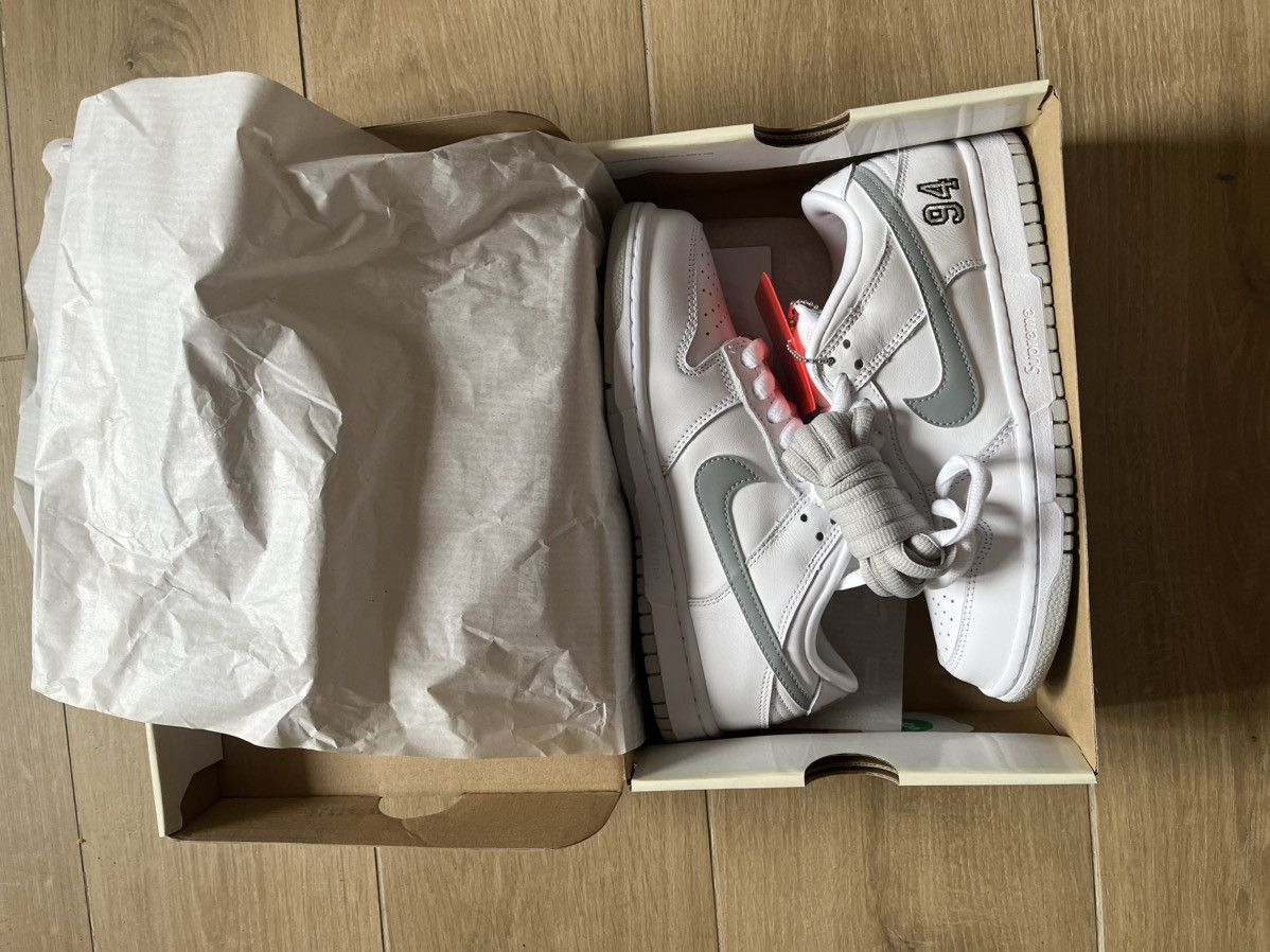Newly dropped brand new sb supreme dunks