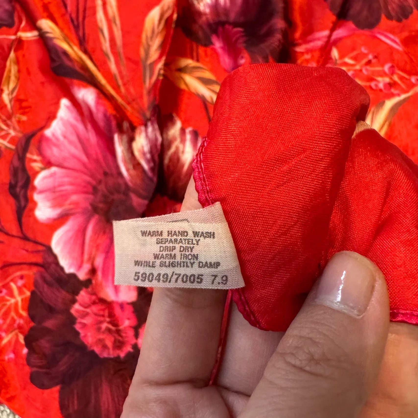 Vintage VINTAGE Red Floral Satin Headscarf Square Italy Scarf Women Brand St Michael Square Headscarf Red Floral Satin Italy Womens Vintage Size ONE SIZE - 6 Thumbnail
