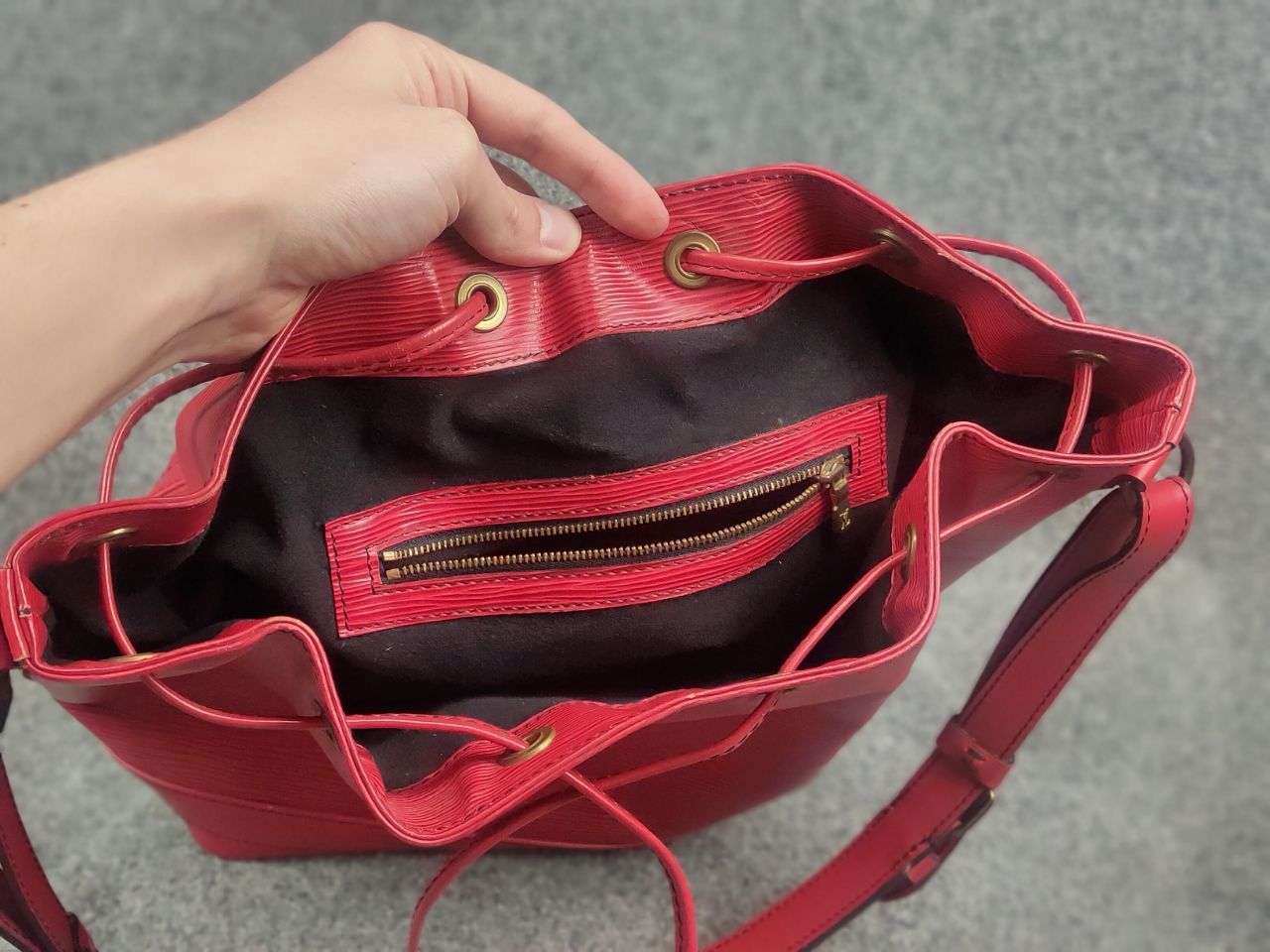 Louis Vuitton Louis Vuitton Noé Epi Vintage authentic Shoulder Red Bag Size ONE SIZE - 23 Thumbnail