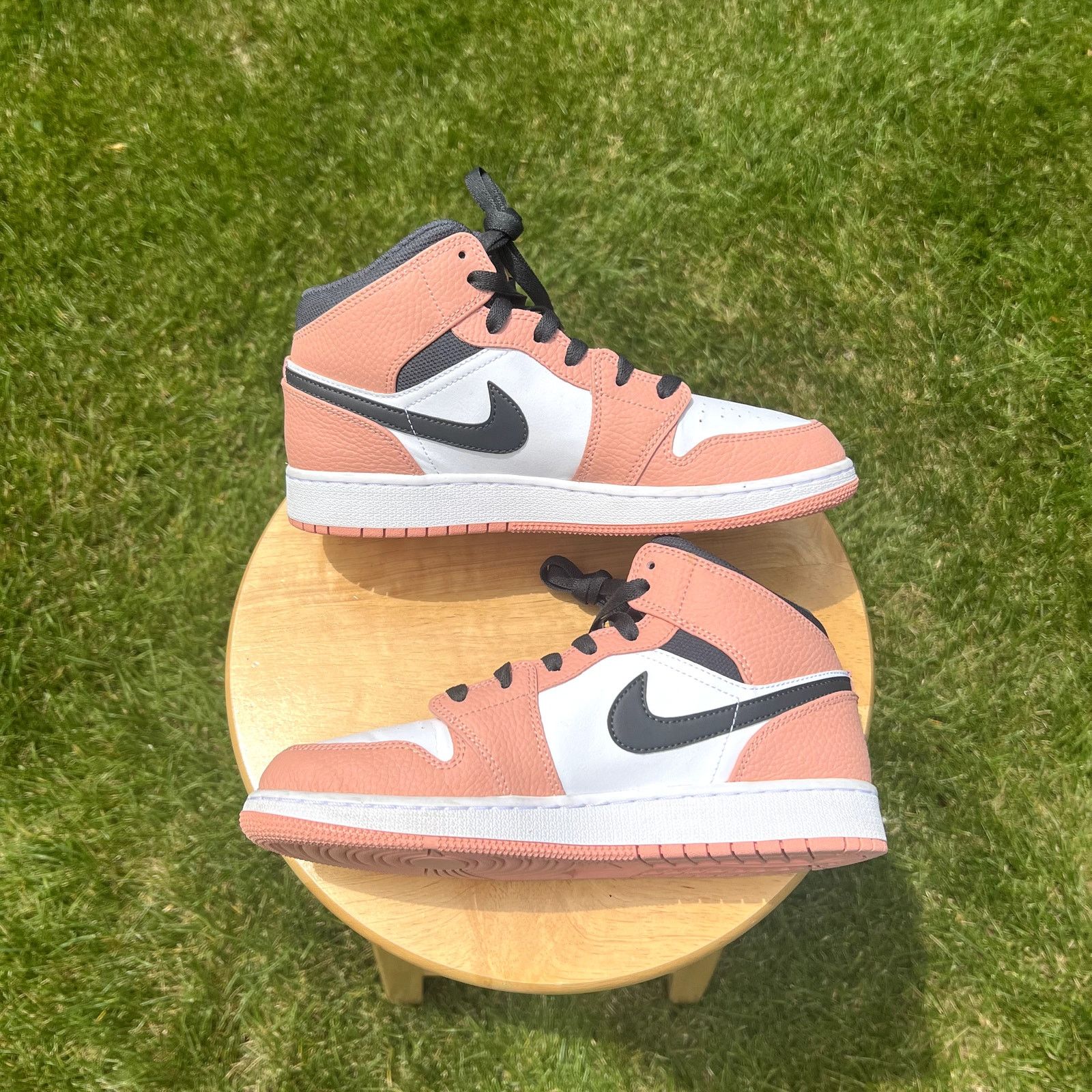 Jordan Brand × Nike Nike Air Jordan 1 Mid GS Pink Quartz Men's Shoes - Size 7 Size US 7 / EU 40 - 2 Thumbnail
