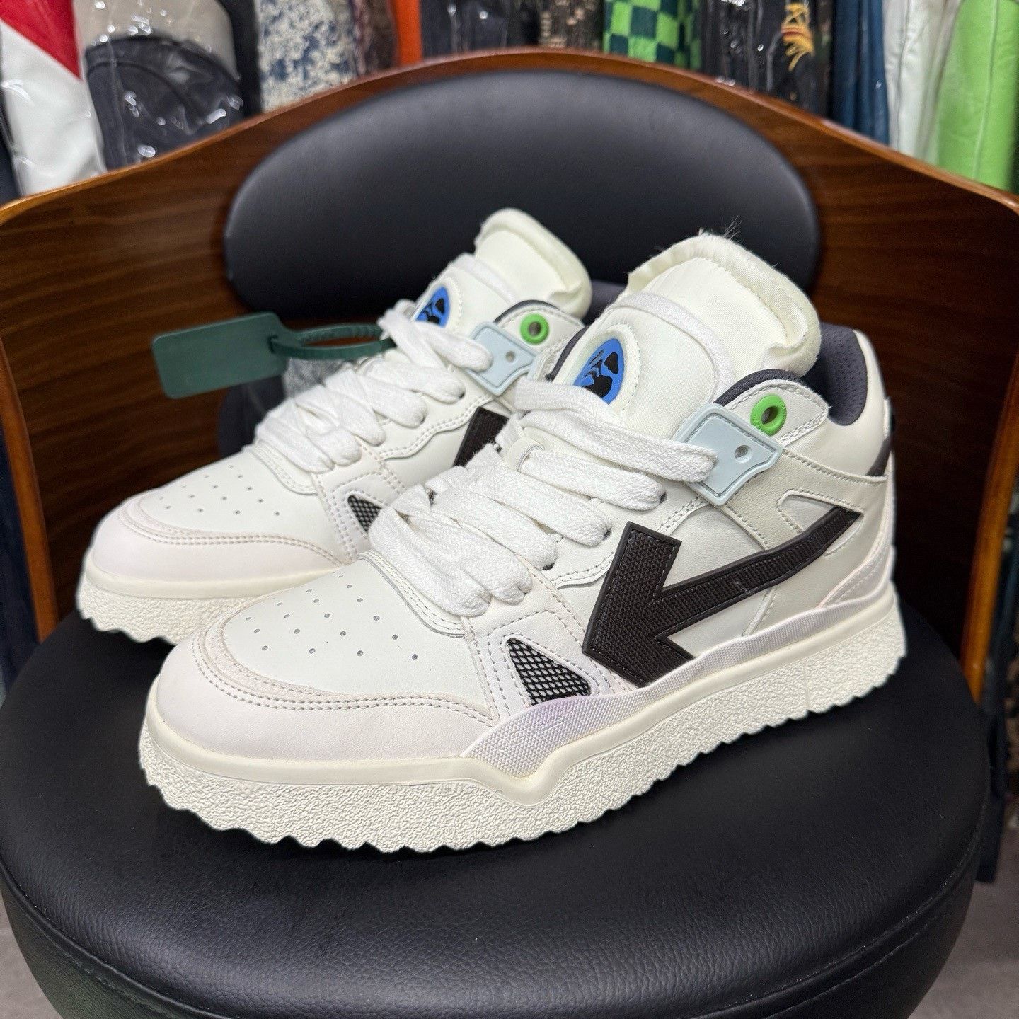 Off-White Off-White White Lowtop Sneakers 42 Men Size US 9 / EU 42 - 1 Thumbnail