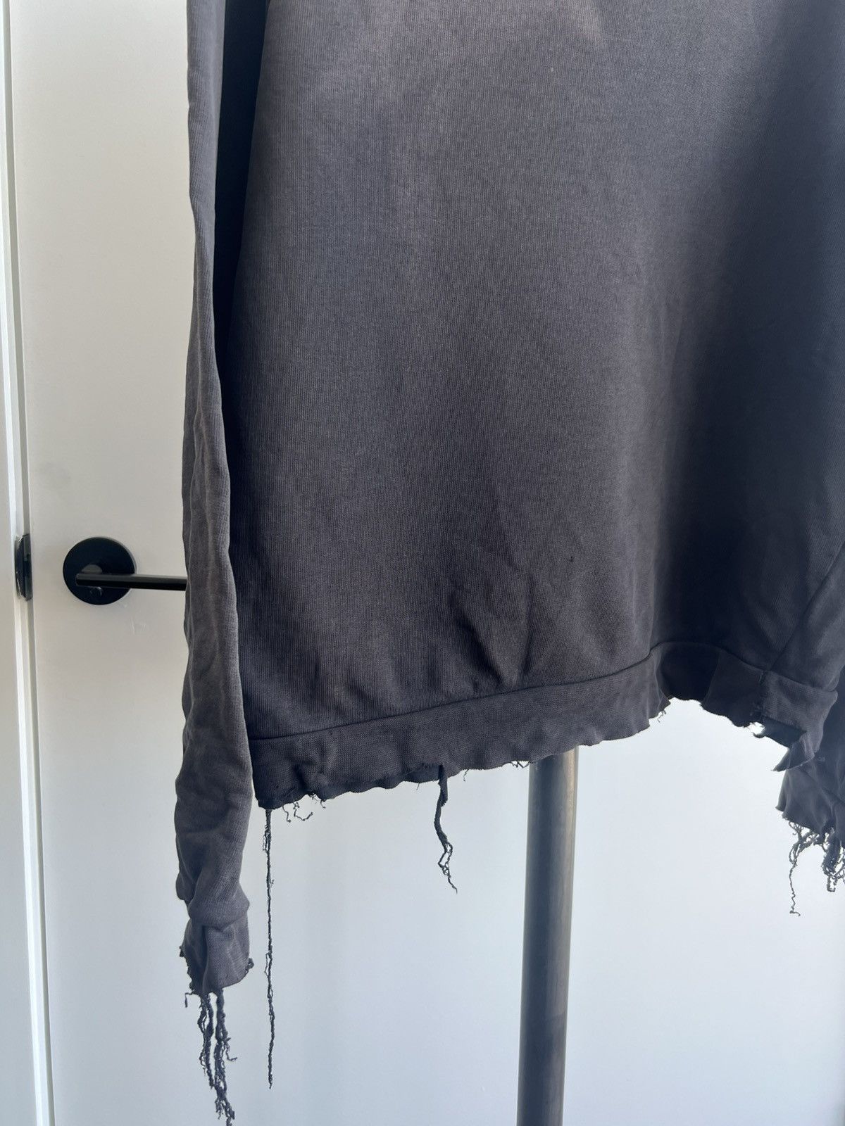 Helmut Lang Vintage Thrashed Crewneck Sweatshirt Size US L / EU 52-54 / 3 - 4 Thumbnail