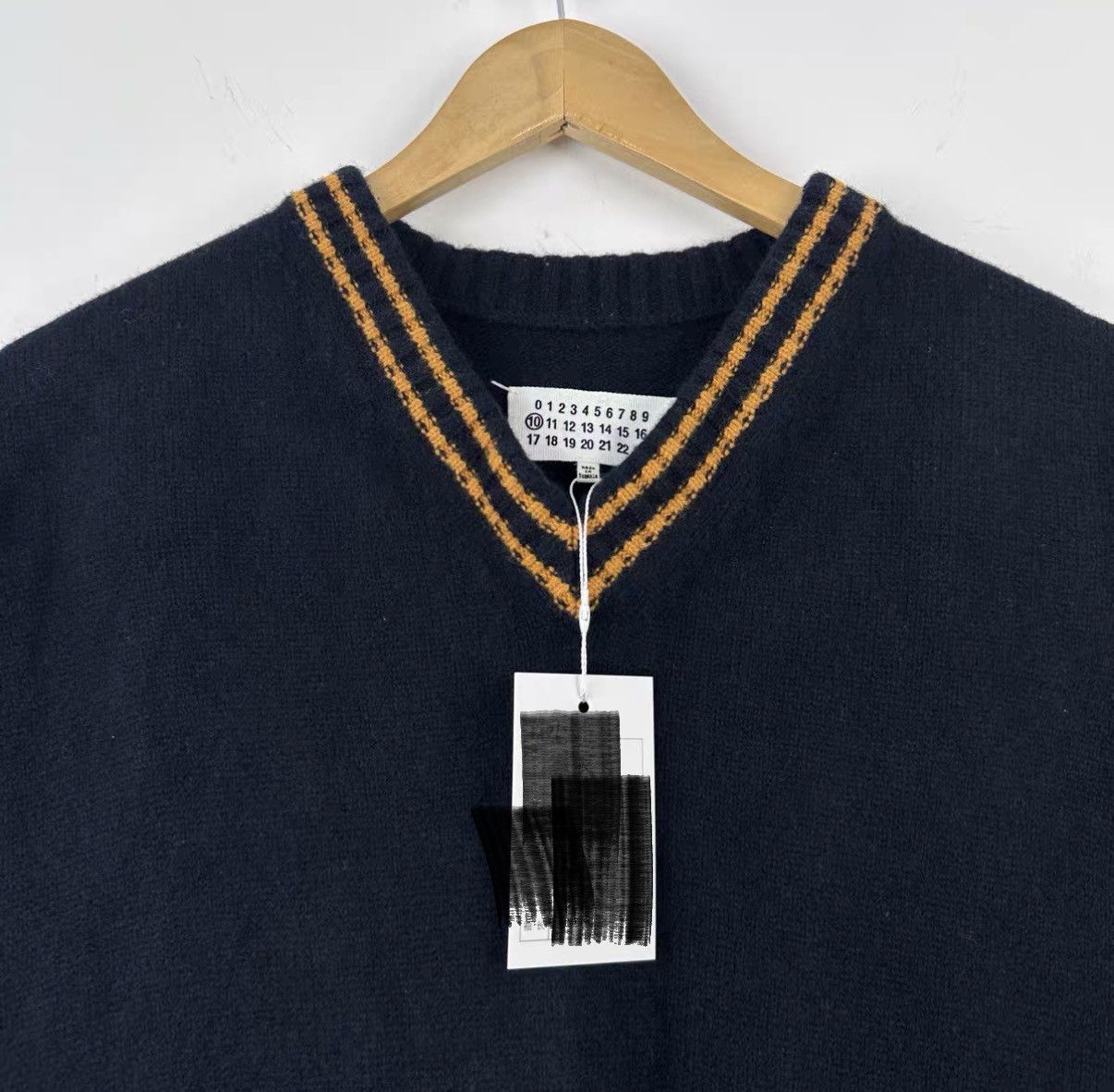 Maison Margiela Maison Margiela V-neck Wool Vest J42 Size US M / EU 48-50 / 2 - 3 Thumbnail