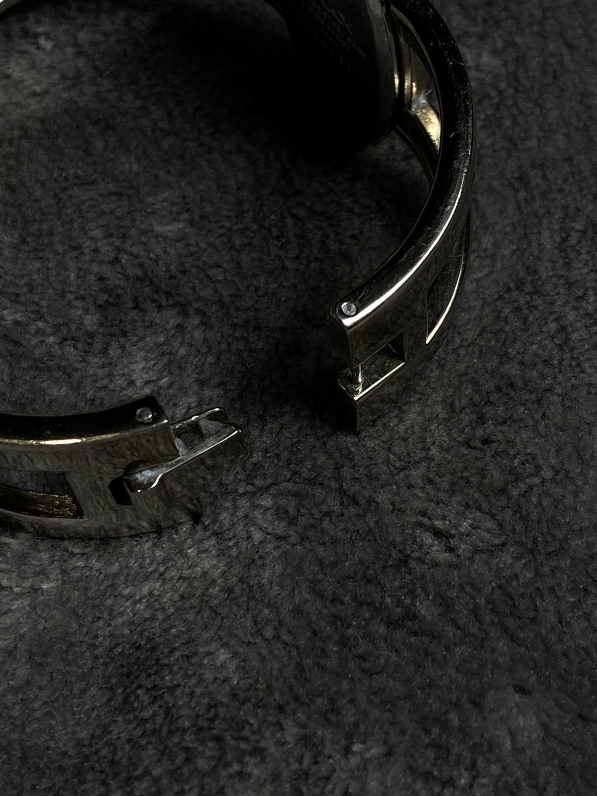 Vintage Omax Lip-Shaped Bracelet Watch — Unique Style Size ONE SIZE - 8 Thumbnail