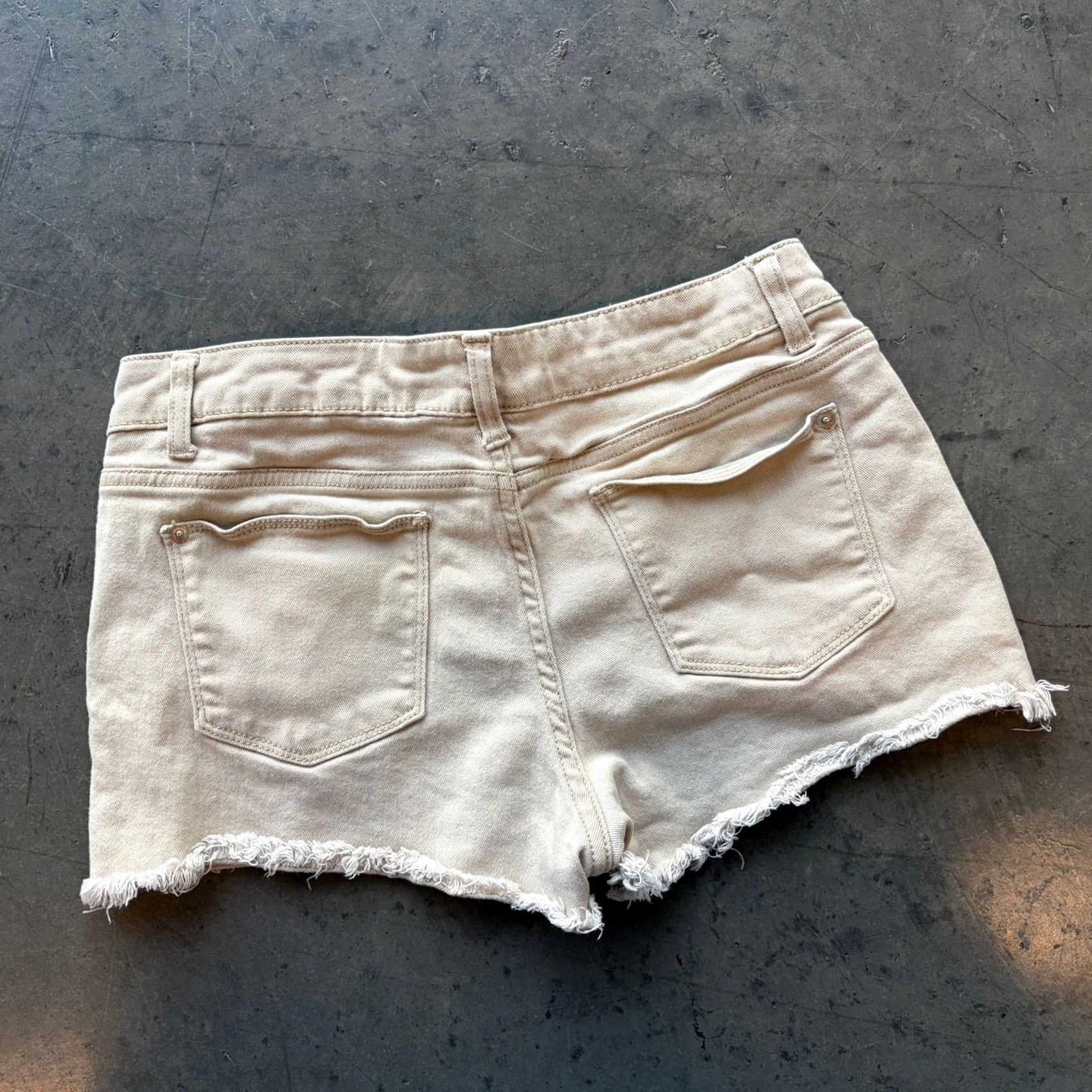 Vintage VINTAGE No Boundaries Fray Mini Jean Shorts Women’s 13/30 White Regular Size 13/30 Women's Shorts Y2K Beige White Clothing Clothing womens Size 34" / US 12 / IT 48 - 2 Thumbnail