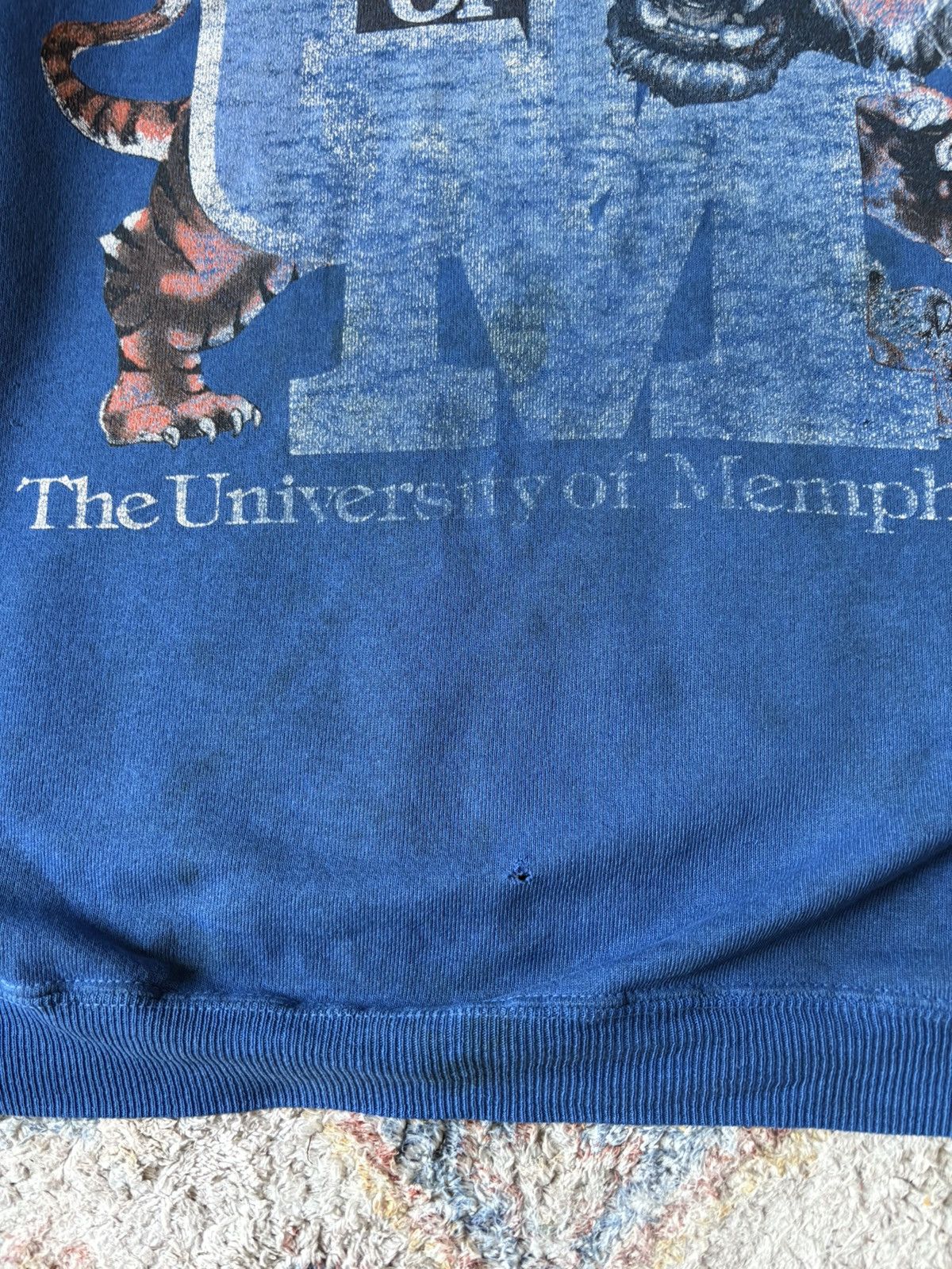 Vintage Vintage University Of Memphis Tigers Big Logo Crewneck Size US M / EU 48-50 / 2 - 5 Thumbnail