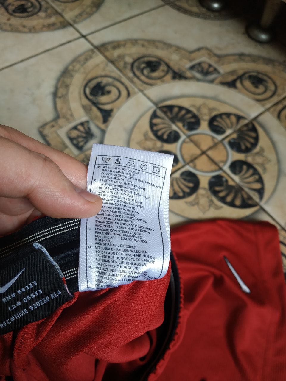Nike Vintage Nike Team Shorts 90s Red Embroidered Swoosh Baggy L Size US 32 / EU 48 - 10 Thumbnail