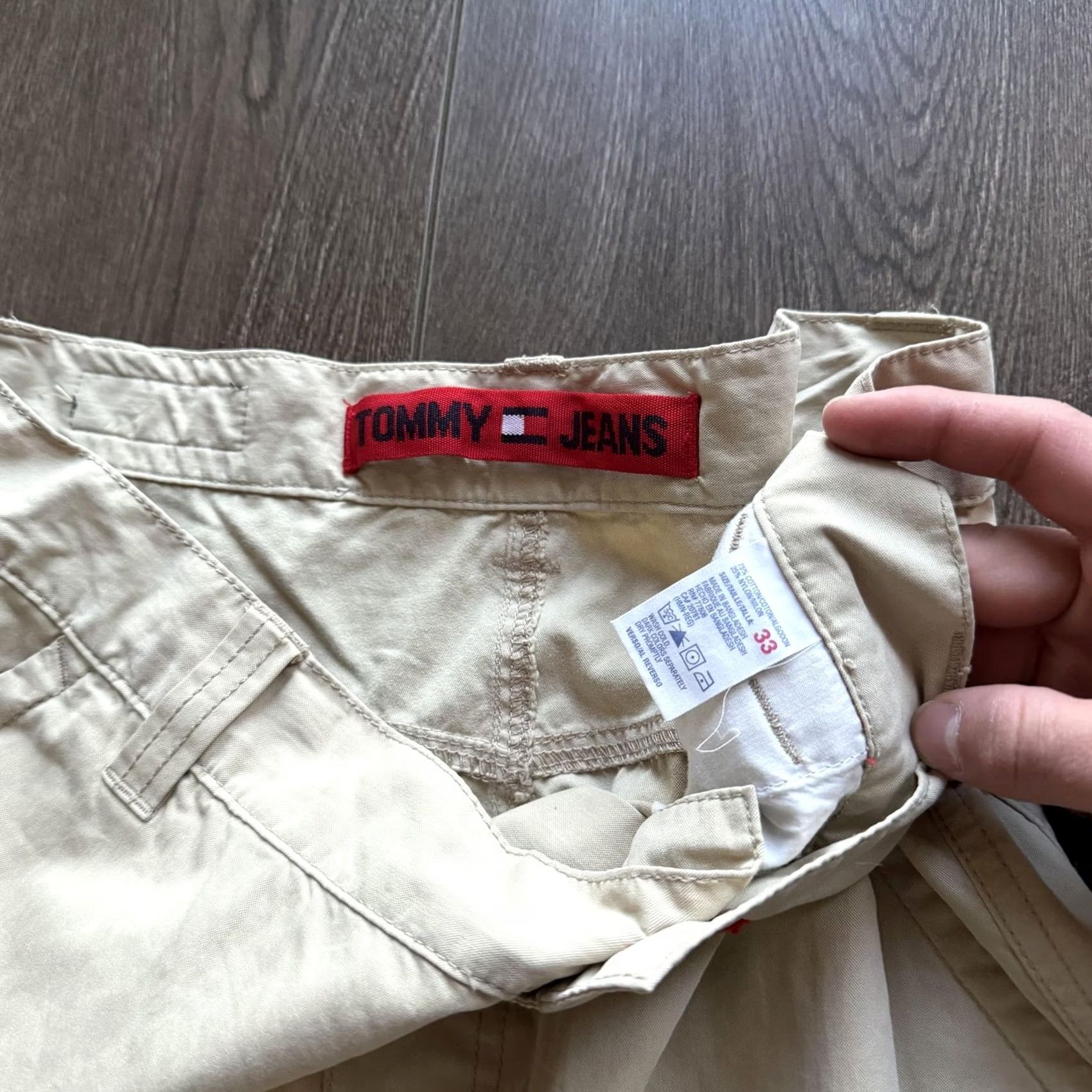 Tommy Hilfiger Y2K Baggy Cargo Pants Tommy Jeans 33x31 Beige Wide Leg Pockets Skater Workwear Mens Cargo Pants Beige Tommy Jeans Wide-Leg Size US 33 - 4 Thumbnail