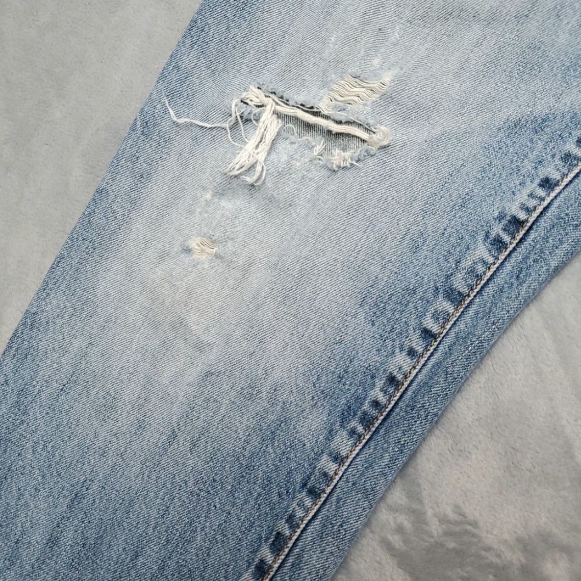 Gap Gap Jeans Mens 33x34 Blue Denim 100% Cotton Straight Leg Medium Wash Classics Jeans Mens 90s USA American Belt Loops 5-Pocket Zip Bags Womens? Size US 33 - 4 Thumbnail