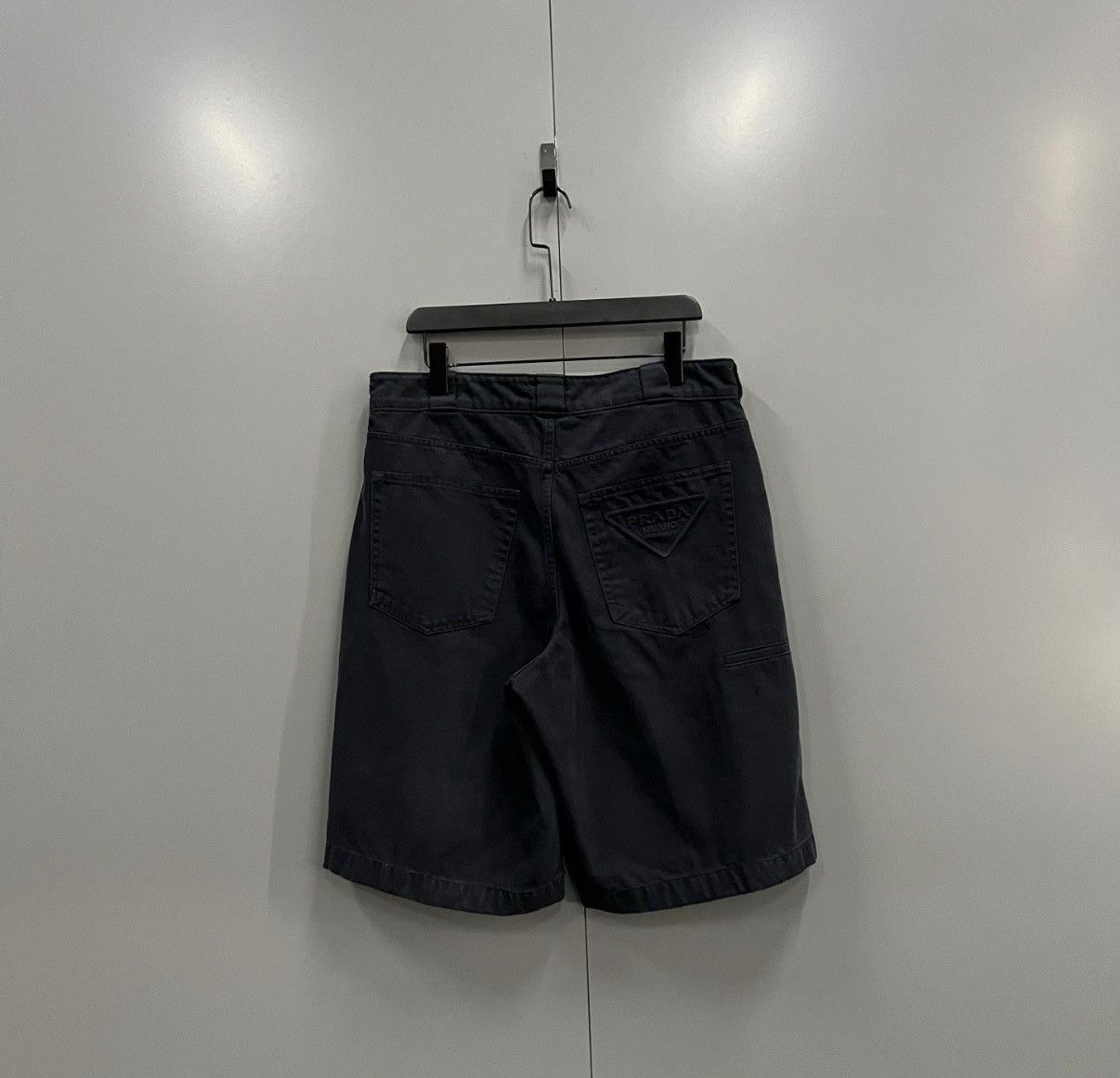 Prada Prada Patch Embroidered Logo Shorts J41 Size 36" / US 14 / IT 50 - 2 Thumbnail