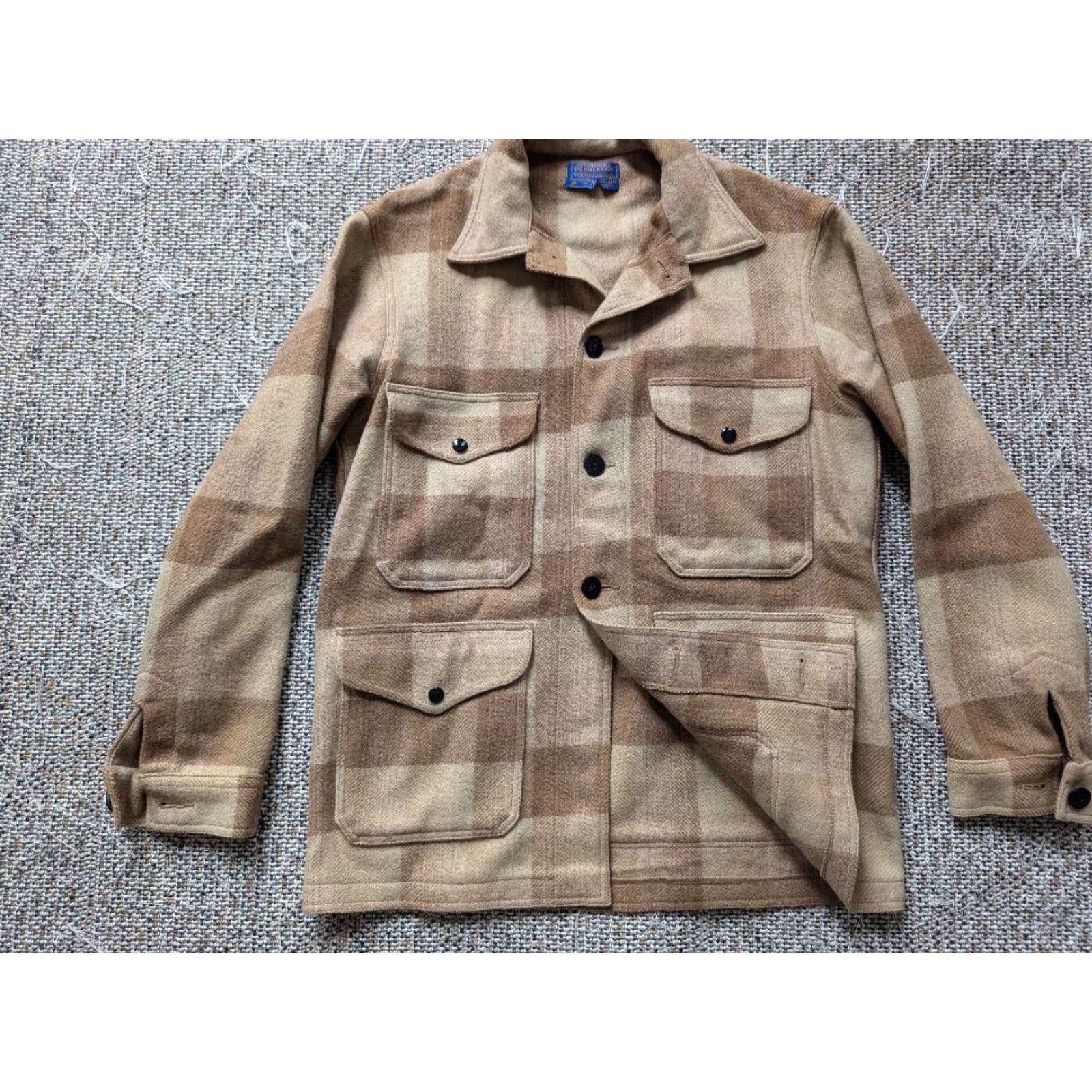 VINTAGE Pendleton Jacket Coat Men M Pendleton Plaid Brown Wool 42 Chest 31 Front Length 23 Seams 19 Shoulders 24.5 Arm Mens Bag?