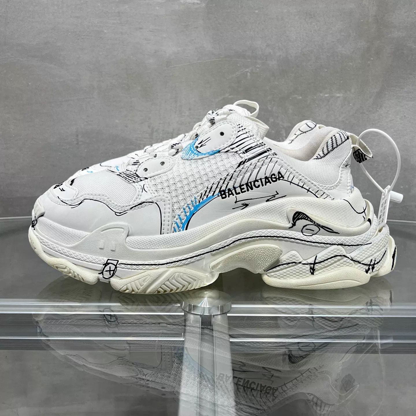 Balenciaga Balenciaga Triple White Graffiti Sneaker 38 Size US 7.5 / IT 37.5 - 3 Thumbnail
