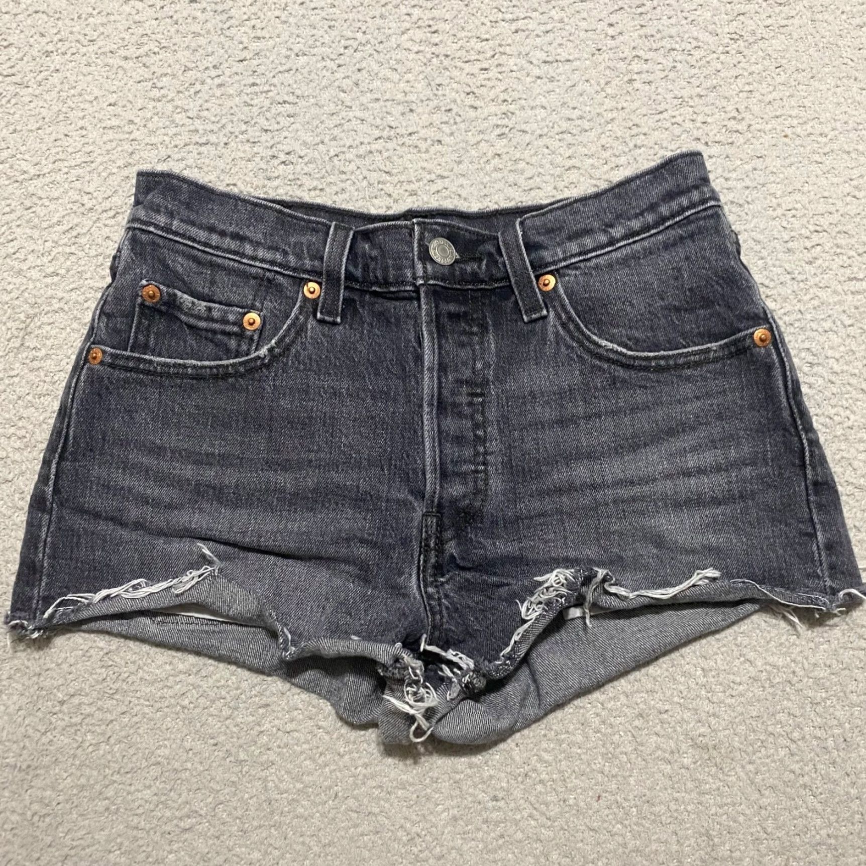 Levi's Levi's 501 Womens 25 Gray Denim Medium Wash Cut-Off Shorts Inseam 2" Vintage No Size 42" / US 20 - 2 Thumbnail