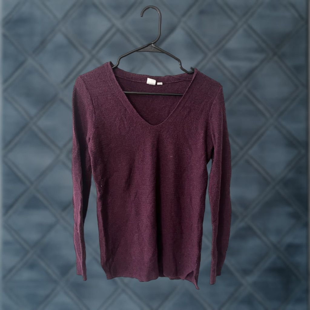 Gap Gap Women Solid V-Neck Knit Sweater Shirt Long Sleeve XS Maroon Men? (No, keep gender at end) Size XS / US 0-2 / IT 36-38 - 1 Thumbnail