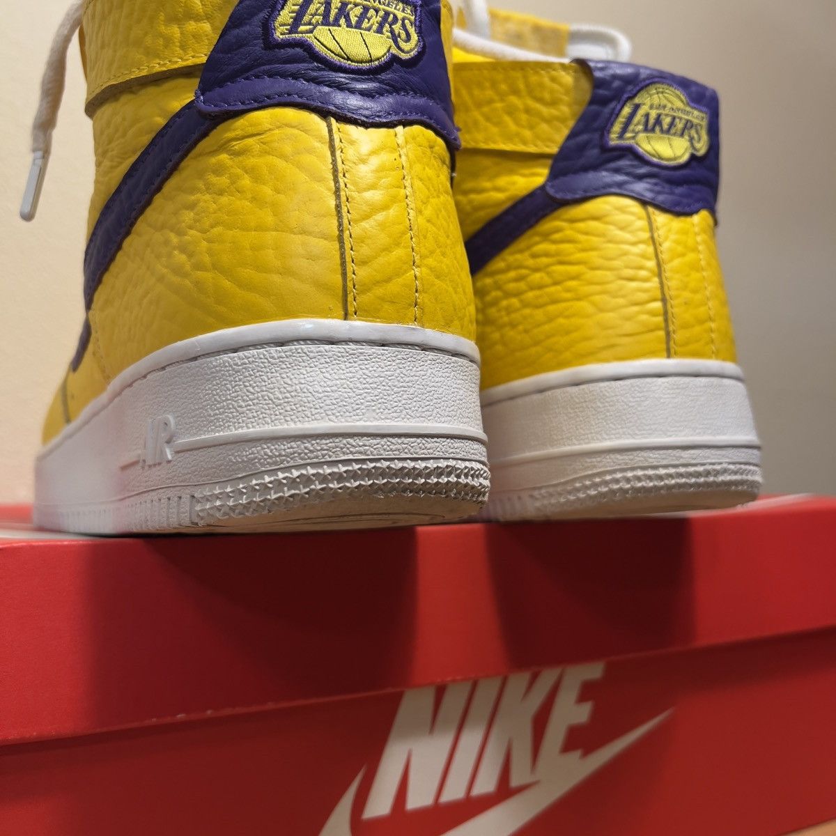 NBA × Nike Nike ID Lakers Air Force 1 Mid Size US 8 / EU 41 - 6 Thumbnail