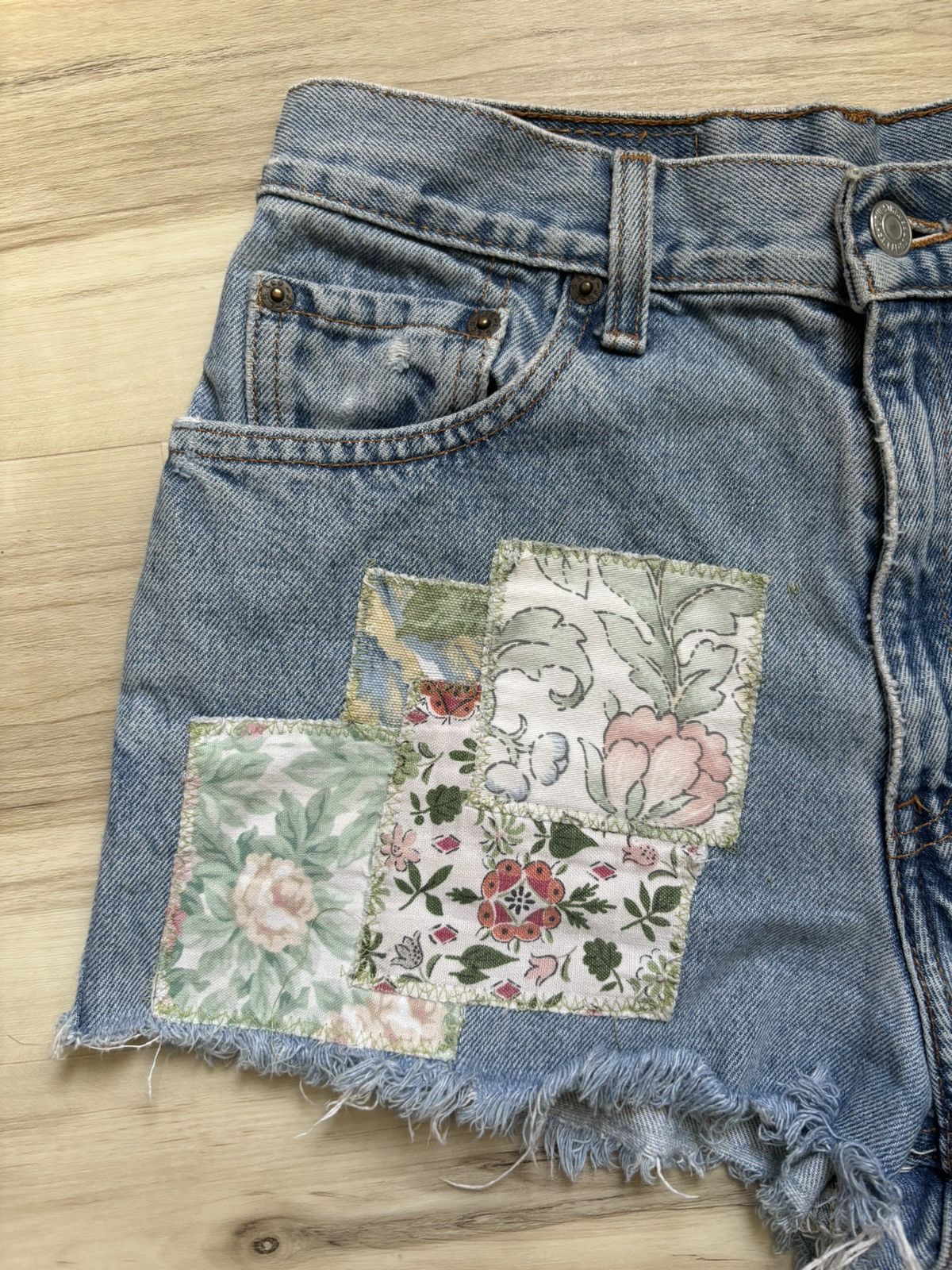 Levi's Levi’s 550 Quilt Patch Shorts Size 26" / US 2 / IT 38 - 2 Thumbnail