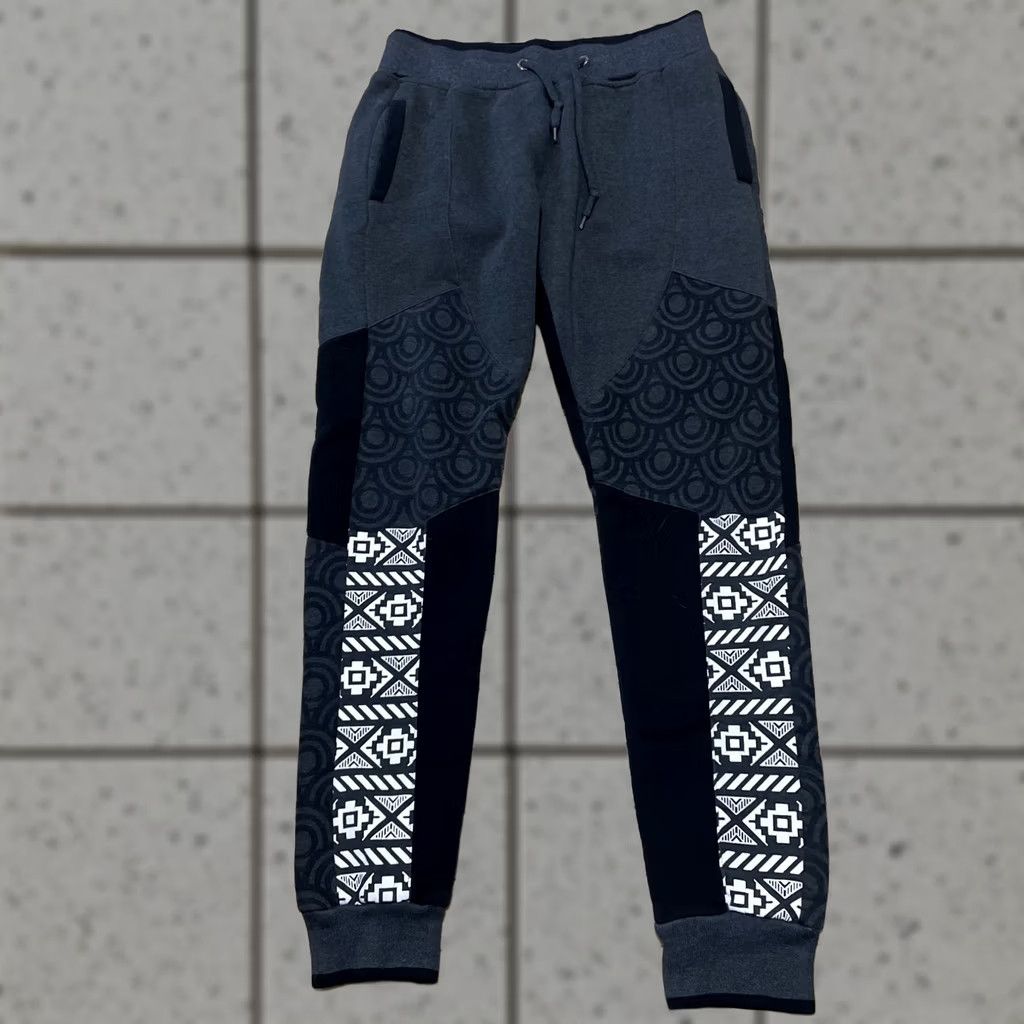 Vintage VINTAGE Fashion Wear Aztec Sweat Pants Men L Black White Tribal Drawstring Taper Joggers Size US 33 - 1 Thumbnail