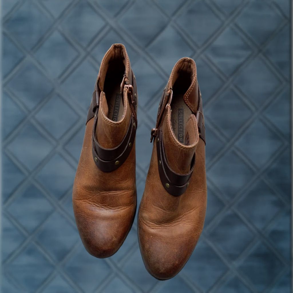 Clarks Clarks Collection Boots Womens Size 6.5 Brown Leather Ankle Strap Bootie Zip Size US 7 / IT 37 - 1 Thumbnail