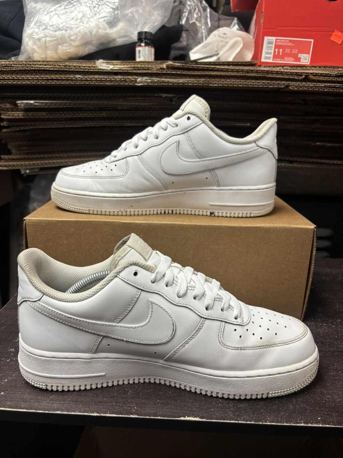 Nike Air Force 1 Low Triple White Size US 10 / EU 43 - 5 Thumbnail