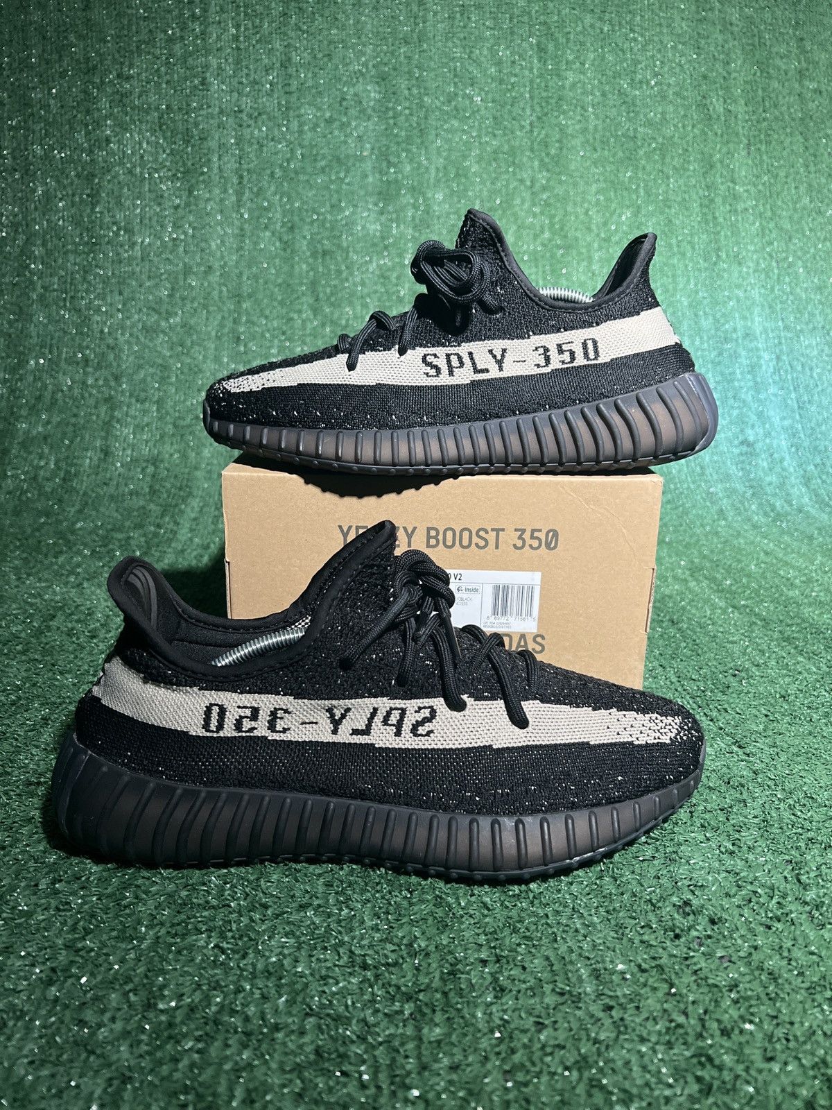 Adidas Yeezy 350 v2 Oreo Size 9 | Grailed