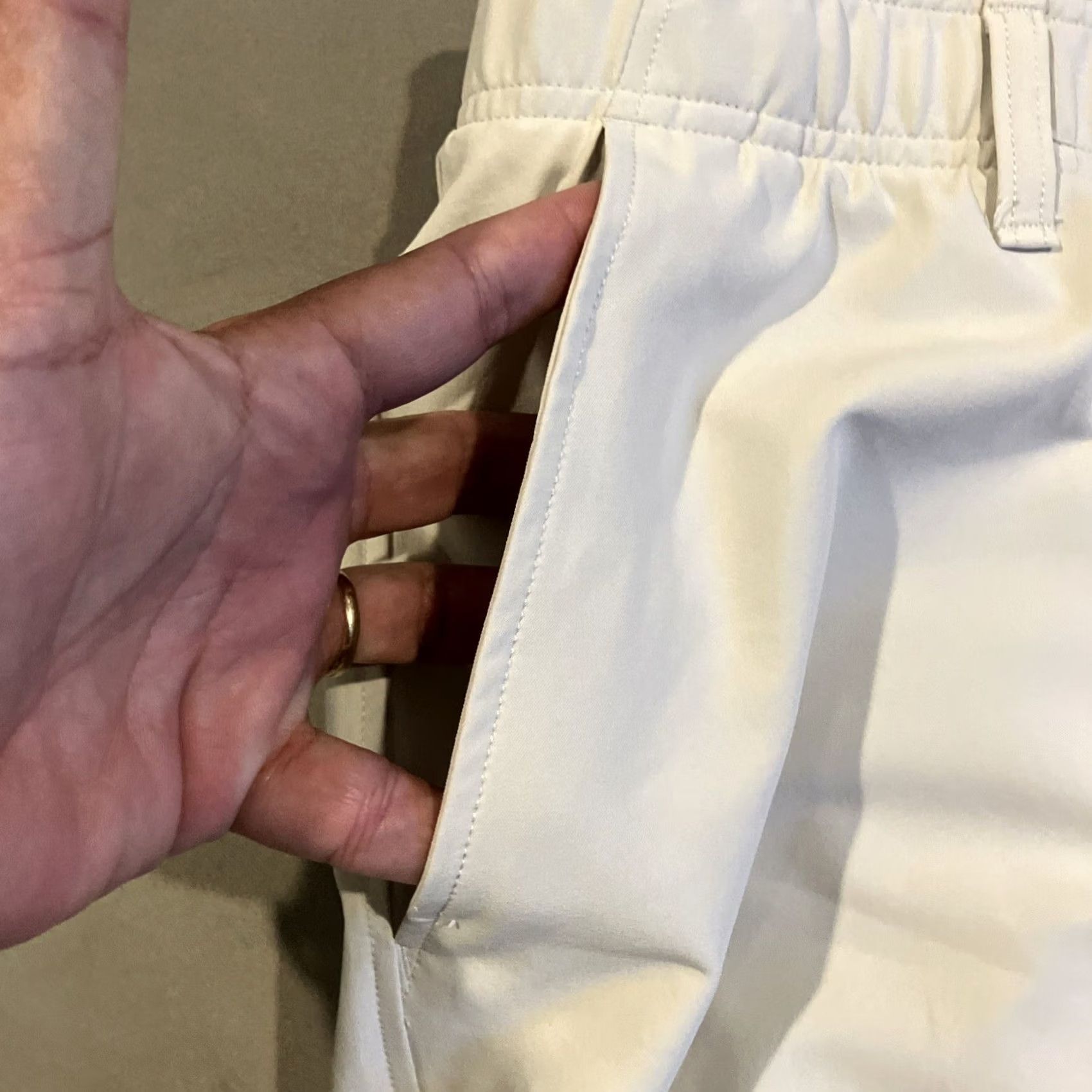 Under Armour Under Armour Khaki Flat Front Golf Shorts 40 Waist 9 Inseam Mens Beige Chino Flat Front Size US 40 / EU 56 - 2 Thumbnail