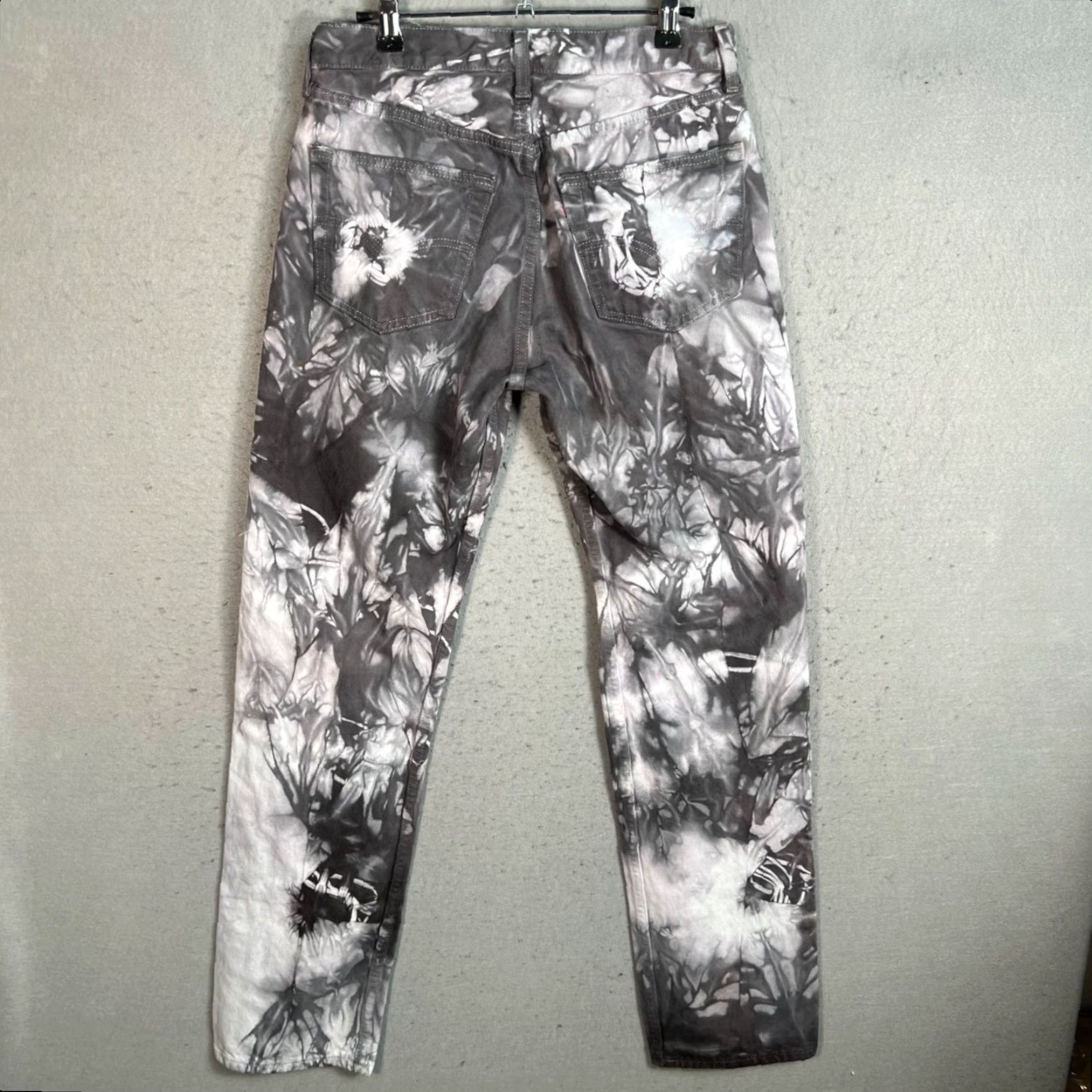 Levi's Levis Womens Size 28 x 30 Tie-Dye Distressed Gray Jeans 100% Cotton Button-Fly Size 28" / US 6 / IT 42 - 2 Thumbnail