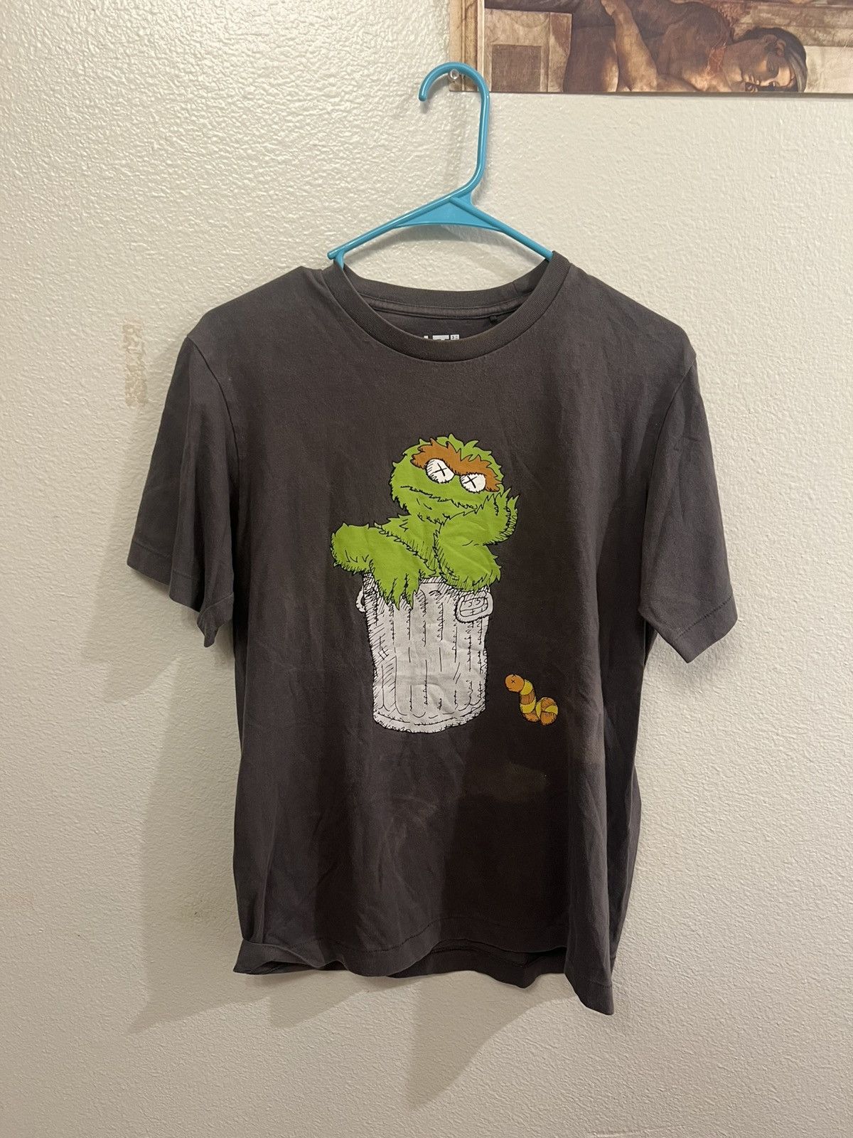 Kaws × Uniqlo Kaws x Uniqlo x Sesame Street Oscar the Grouch T-Shirt Size US S / EU 44-46 / 1 - 1 Thumbnail