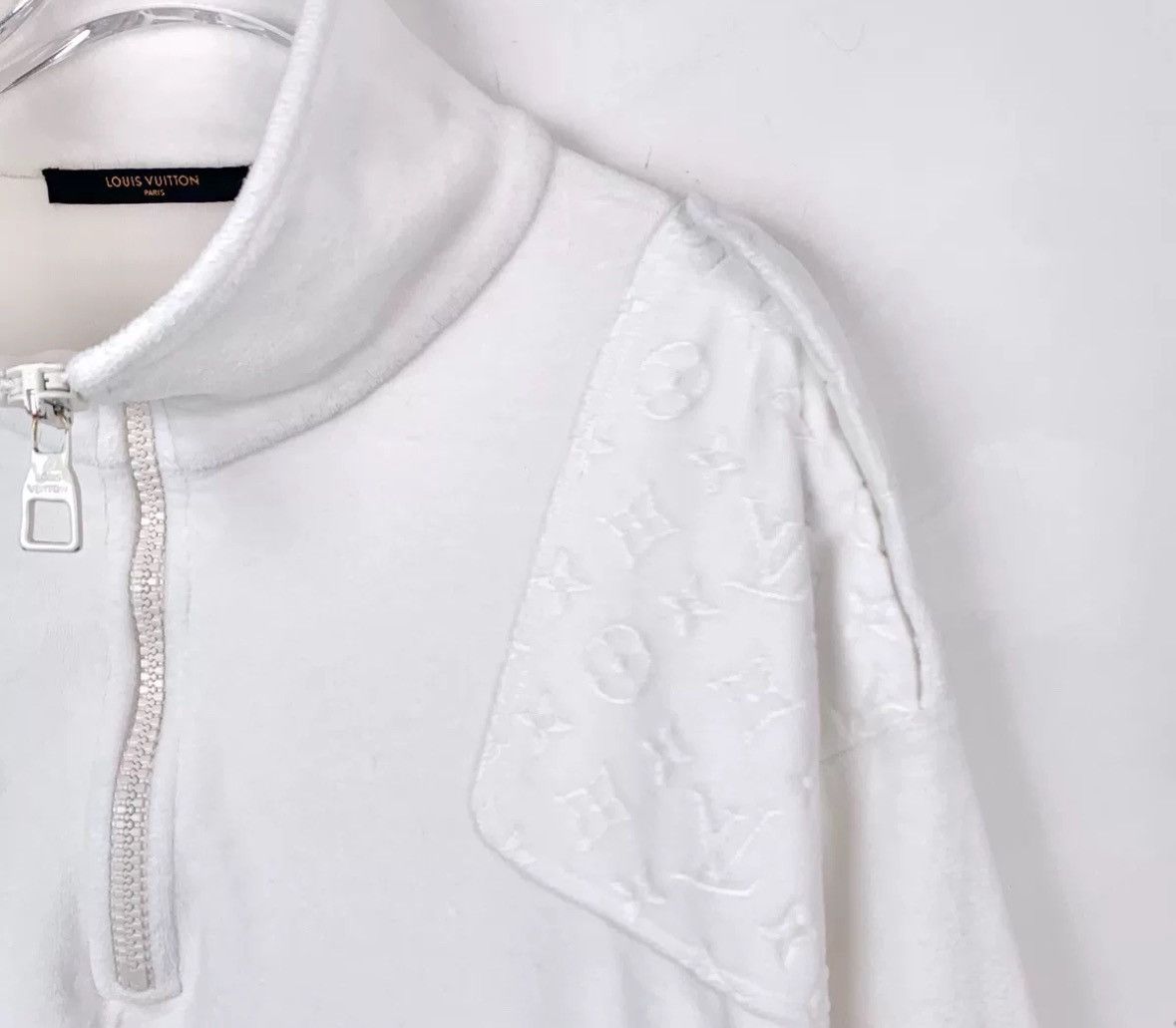 Louis Vuitton Louis Vuitton Lv white logo long sleeved sweatshirt Size US M / EU 48-50 / 2 - 3 Thumbnail