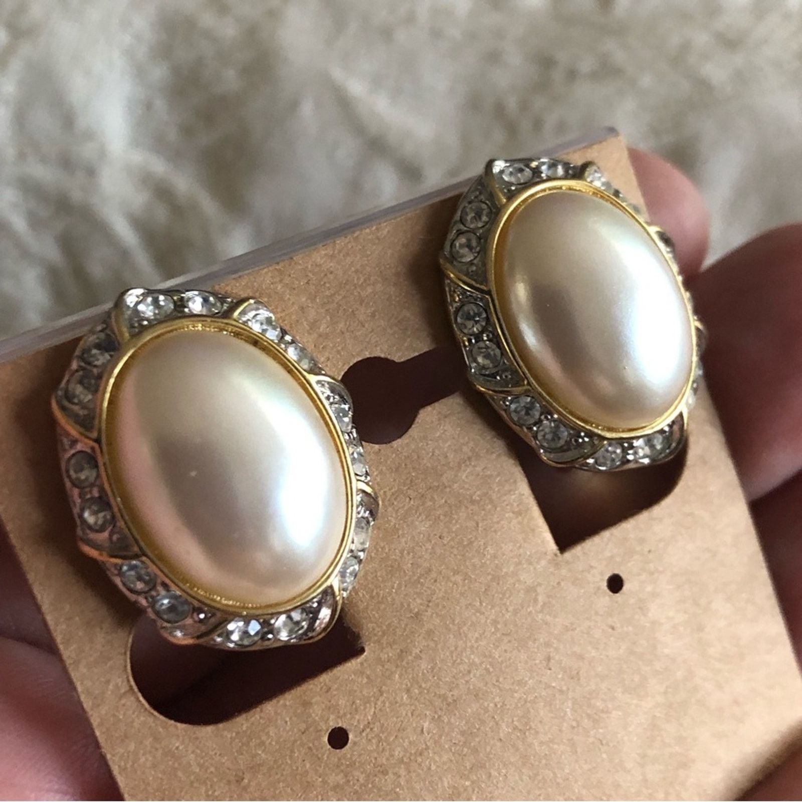 Vintage Vintage 70s oval cream pearl halo clip on earrings Size ONE SIZE - 8 Thumbnail