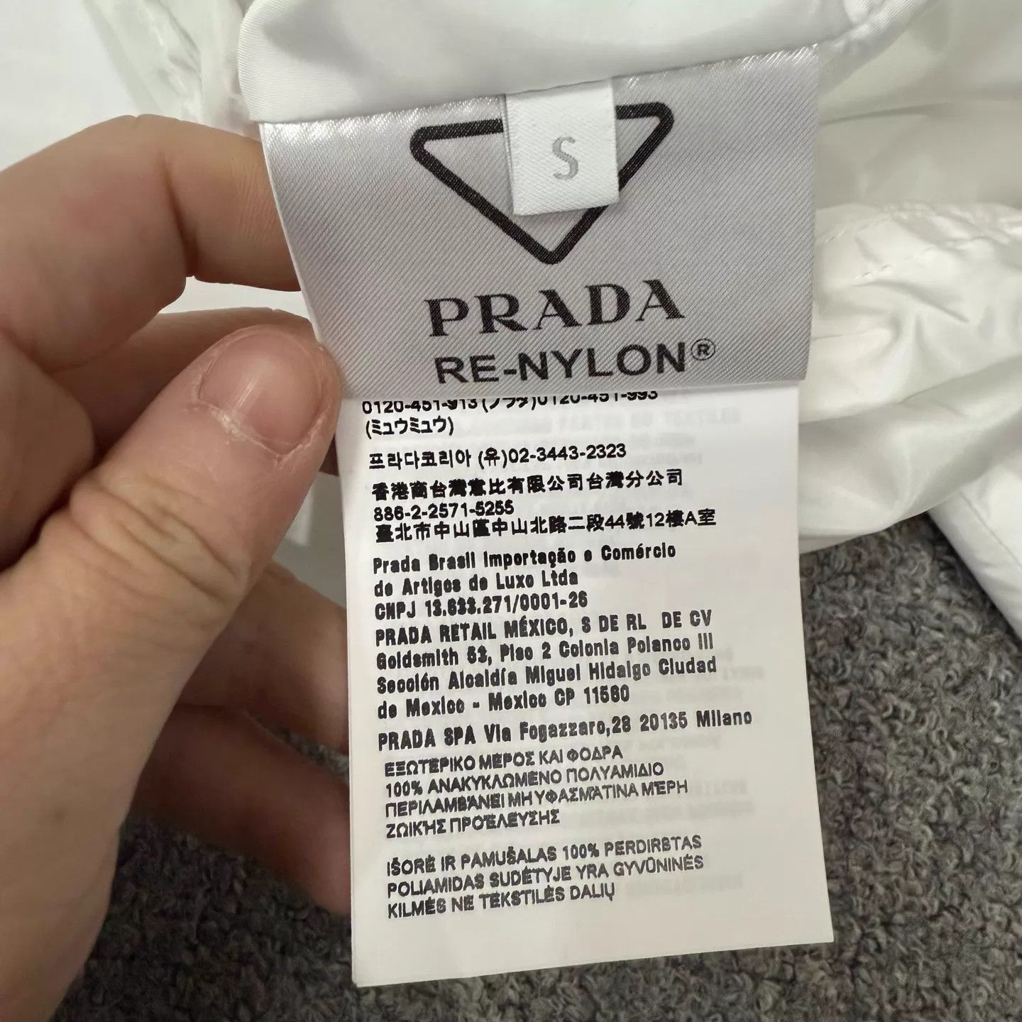 Prada Prada White Triangle Logo Nylon Shell Jacket Unworn Size S Size US S / EU 44-46 / 1 - 4 Thumbnail